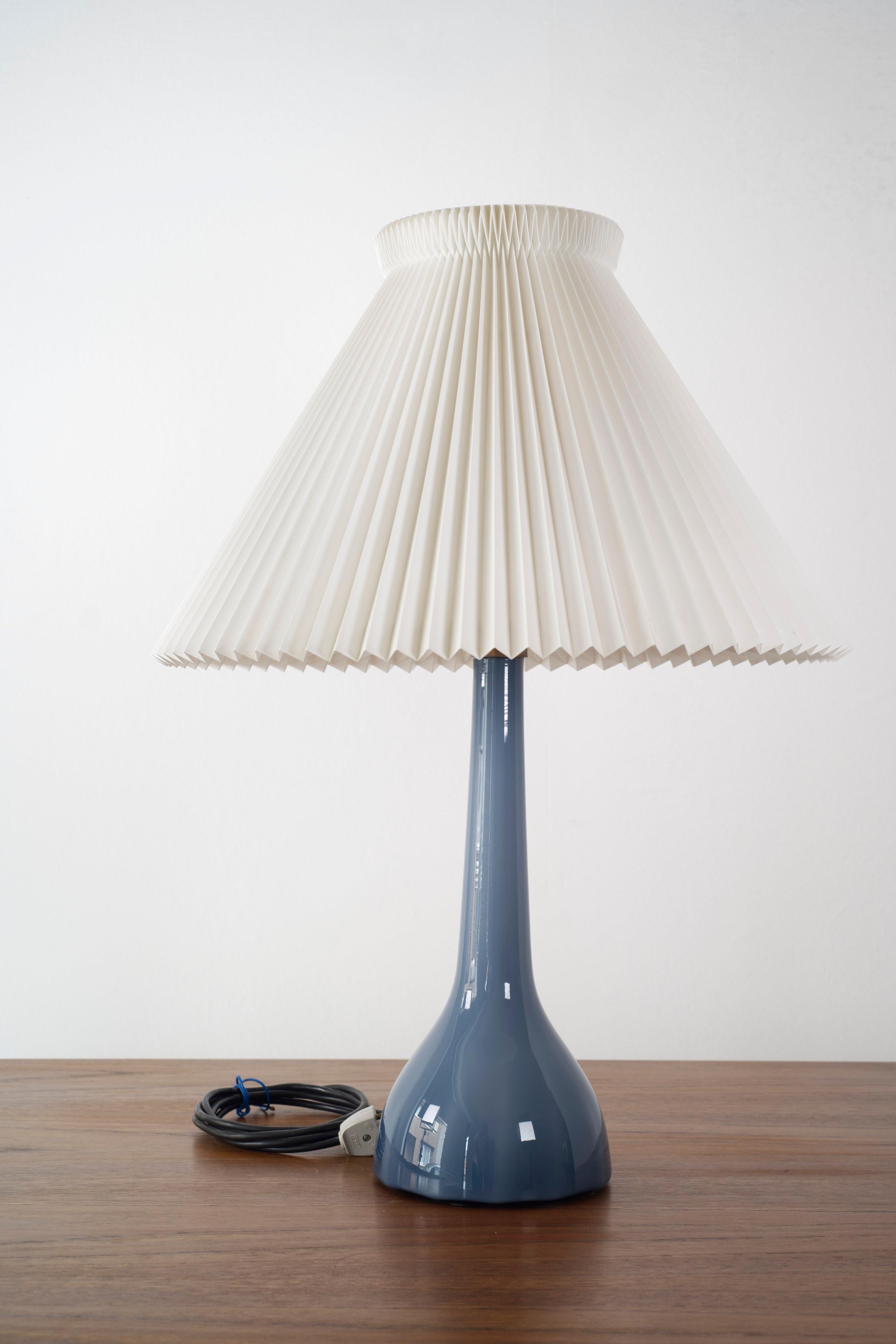 A rare blue Danish midcentury table lamp by Esben Klint for Karstrup Holmegaard For Sale 6