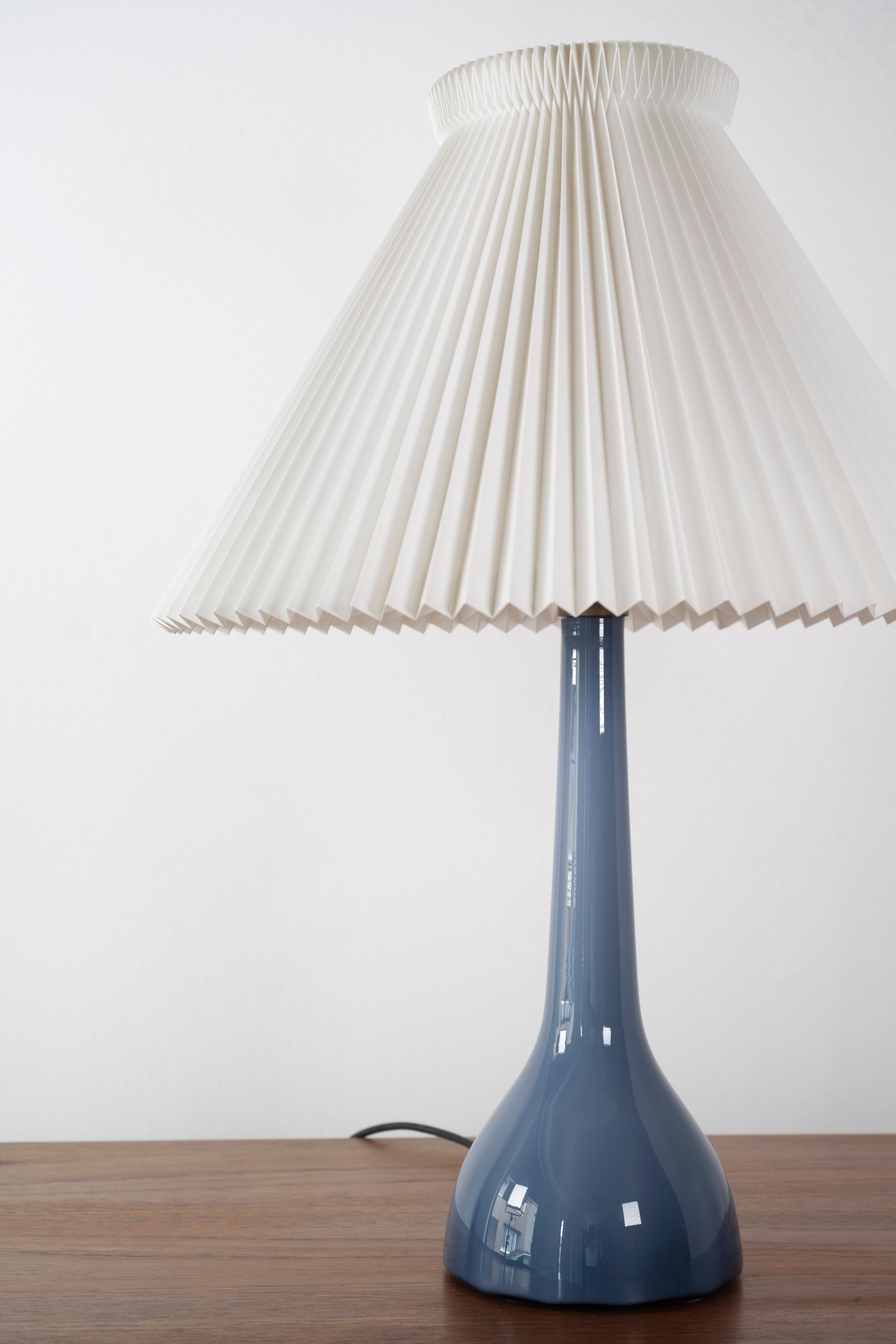 Mid-Century Modern A rare blue Danish midcentury table lamp by Esben Klint for Karstrup Holmegaard For Sale