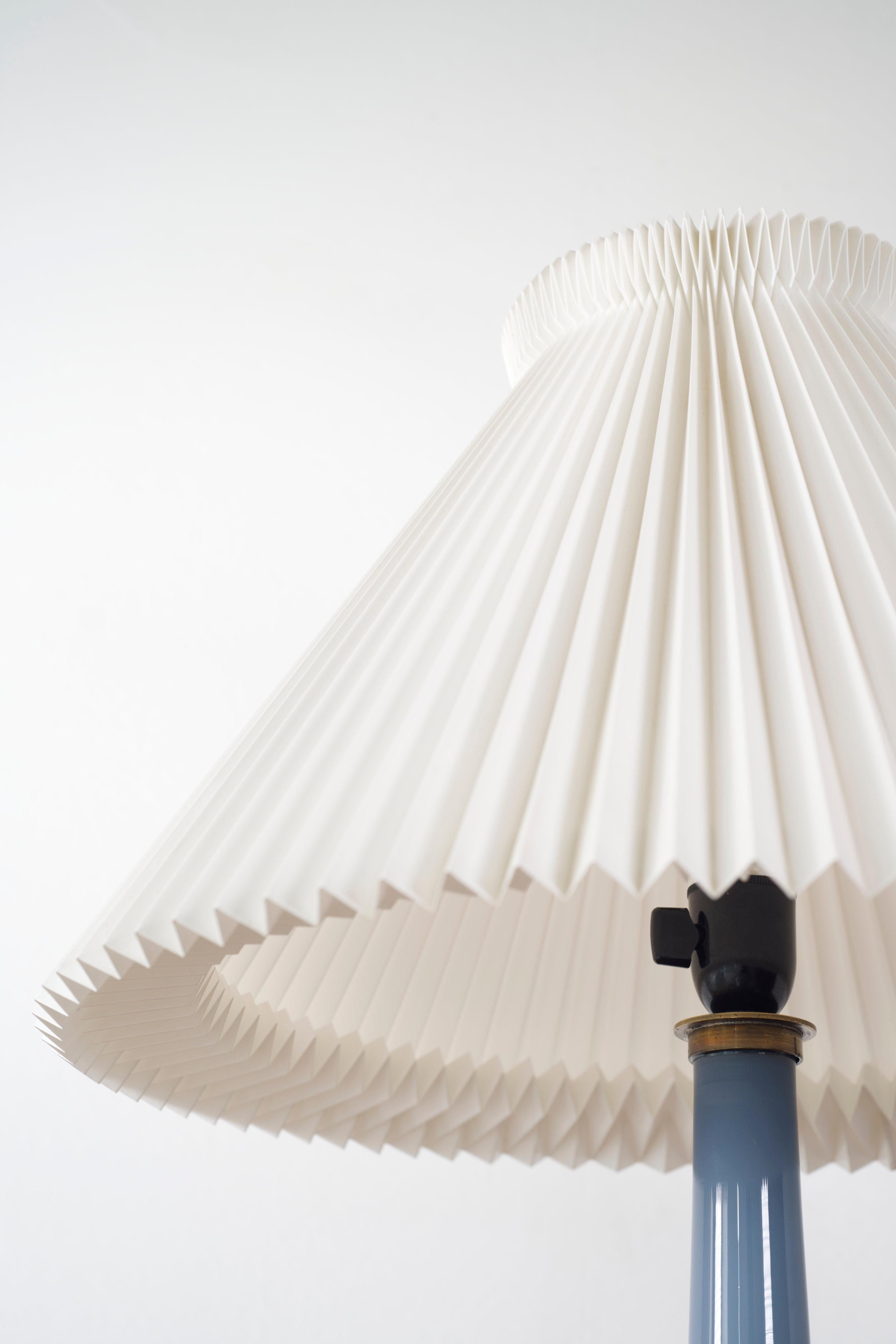 Danois Une rare lampe de table danoise du milieu du siècle dernier par Esben Klint pour Karstrup Holmegaard en vente