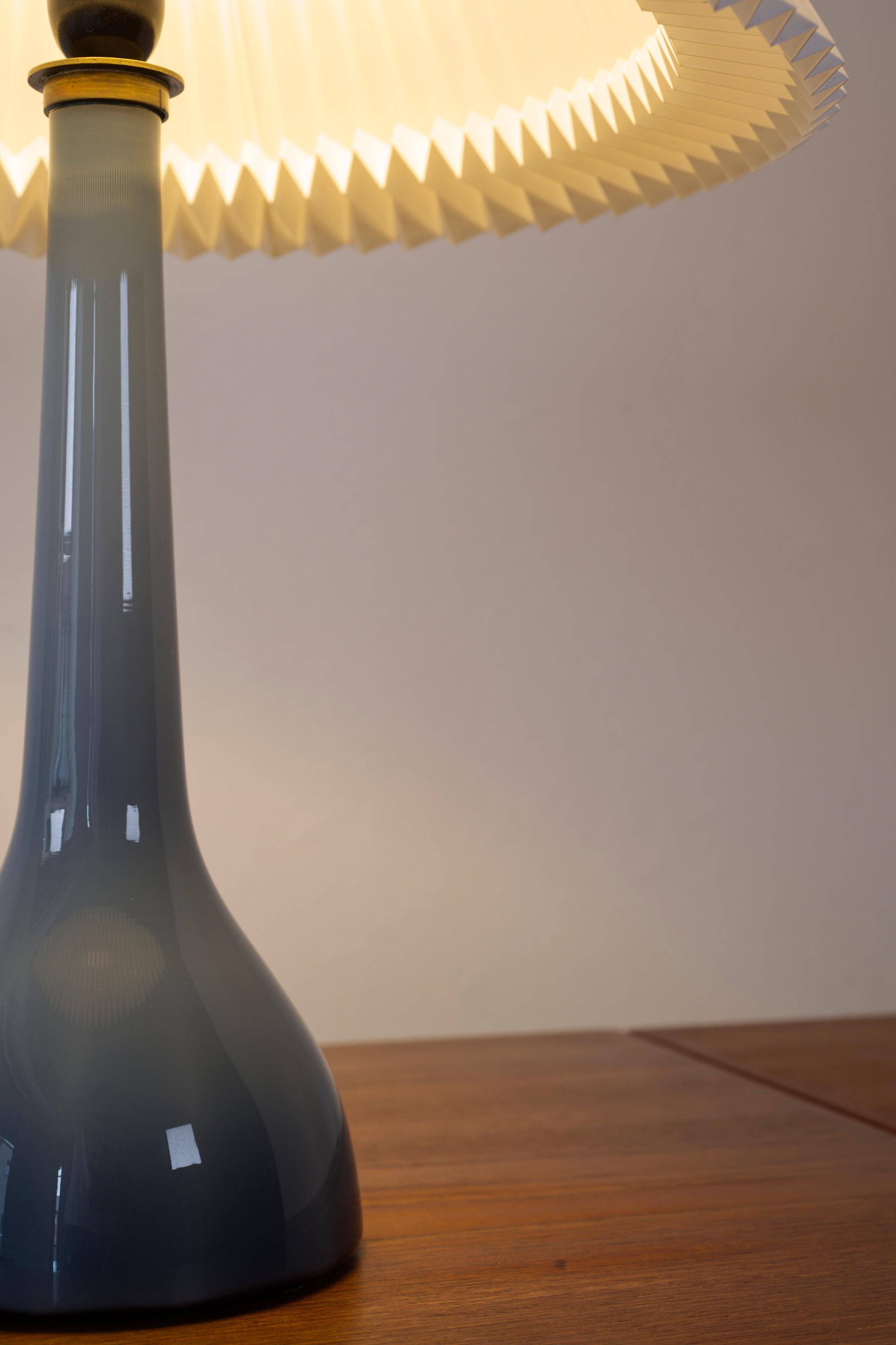 Brass A rare blue Danish midcentury table lamp by Esben Klint for Karstrup Holmegaard For Sale