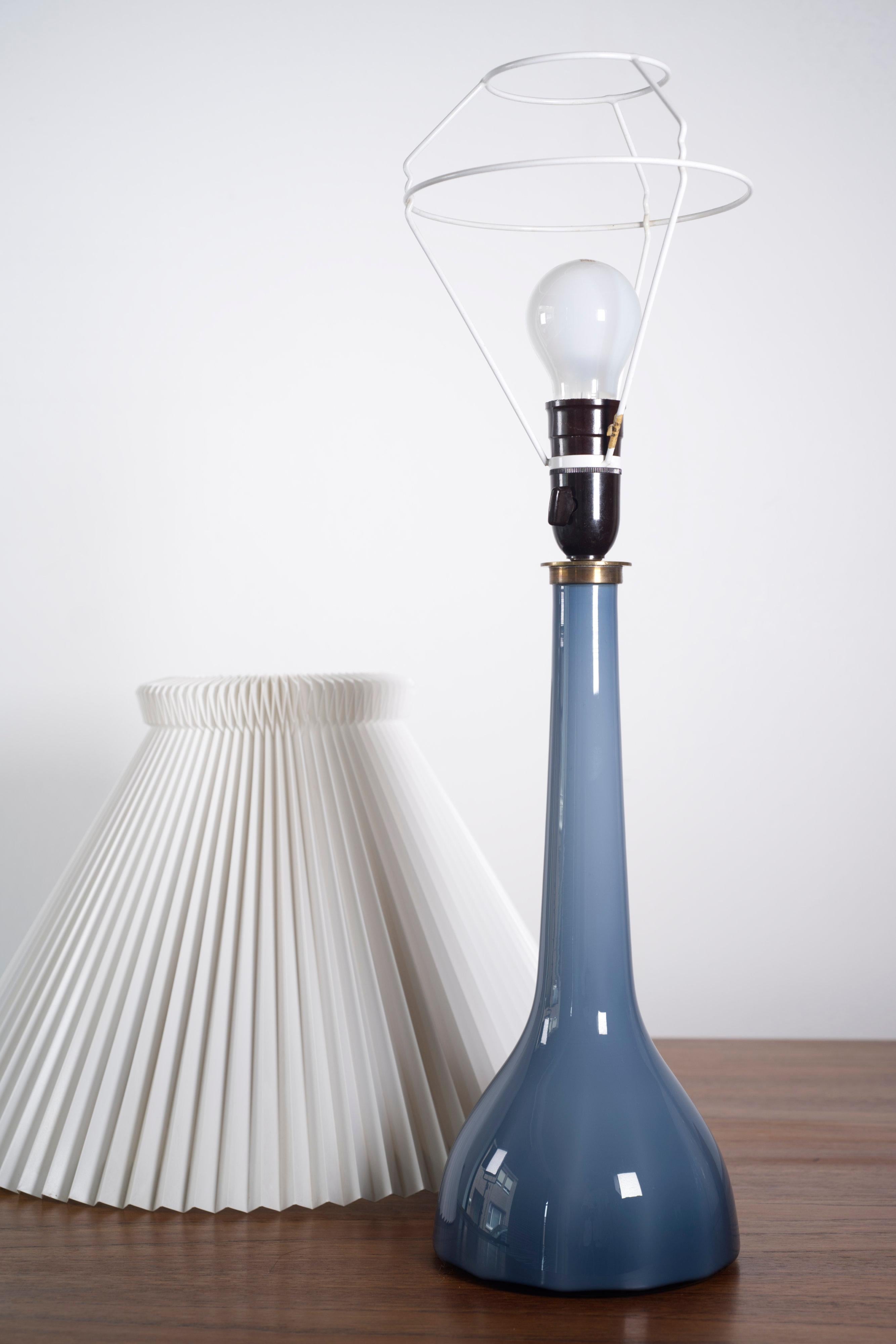 A rare blue Danish midcentury table lamp by Esben Klint for Karstrup Holmegaard For Sale 3