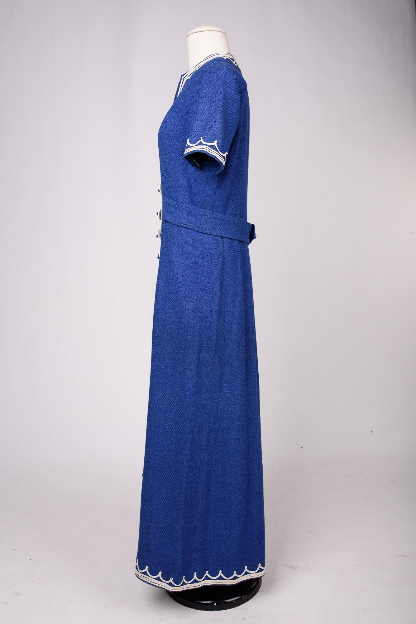 A Rare Blue Navy woollen dress by Henry à la Pensée - France Circa 1945 For Sale 5