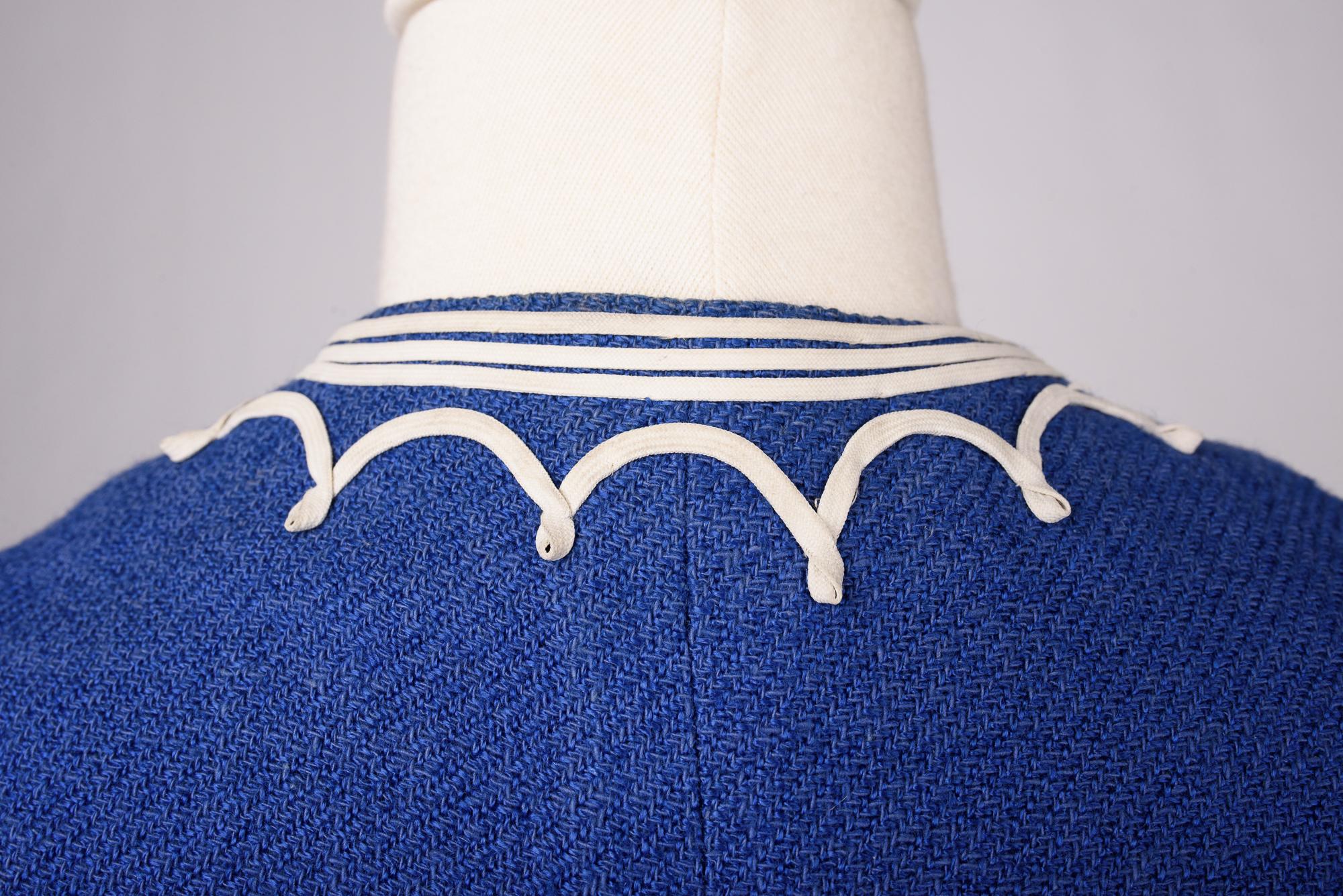A Rare Blue Navy woollen dress by Henry à la Pensée - France Circa 1945 For Sale 7
