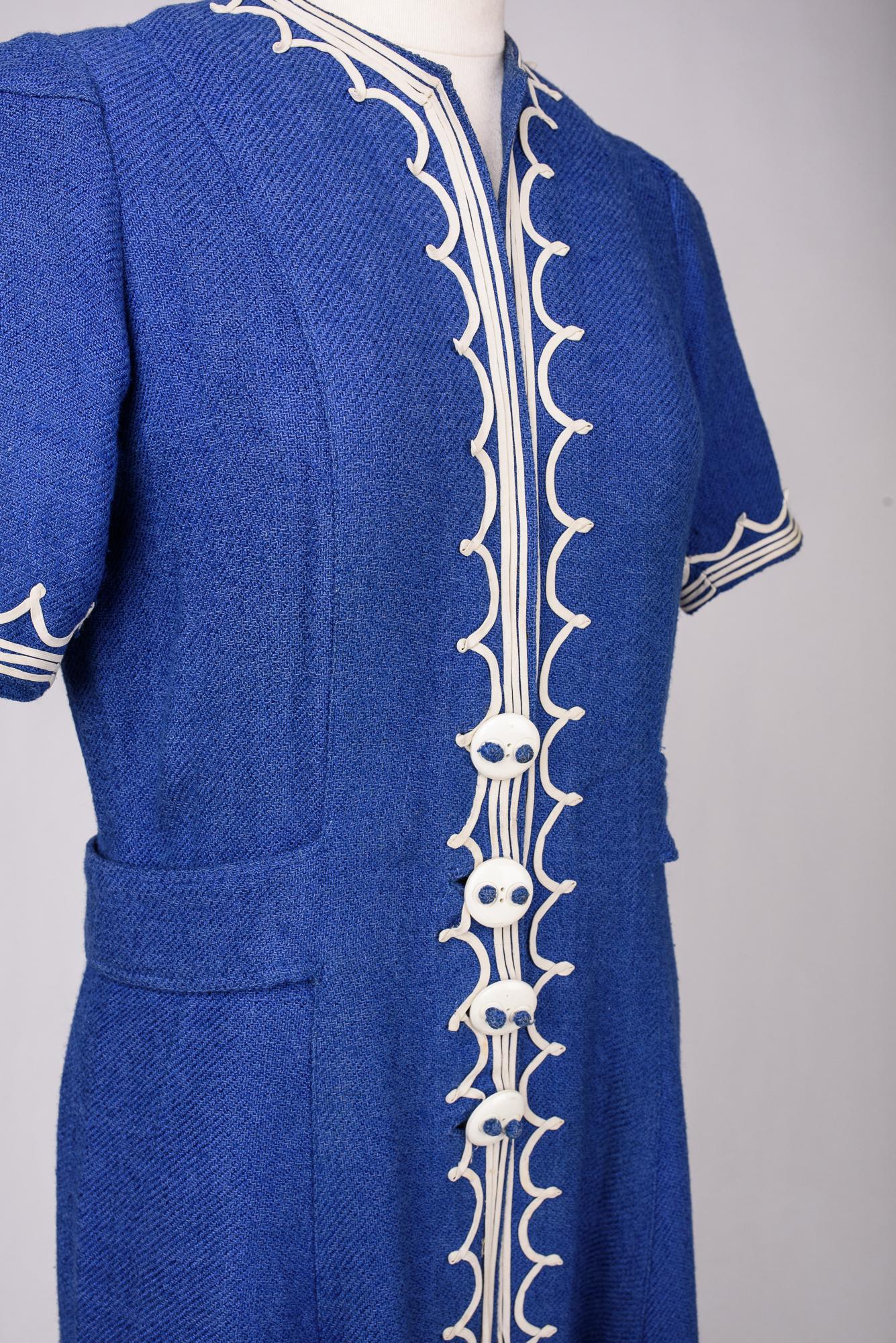 A Rare Blue Navy woollen dress by Henry à la Pensée - France Circa 1945 For Sale 10