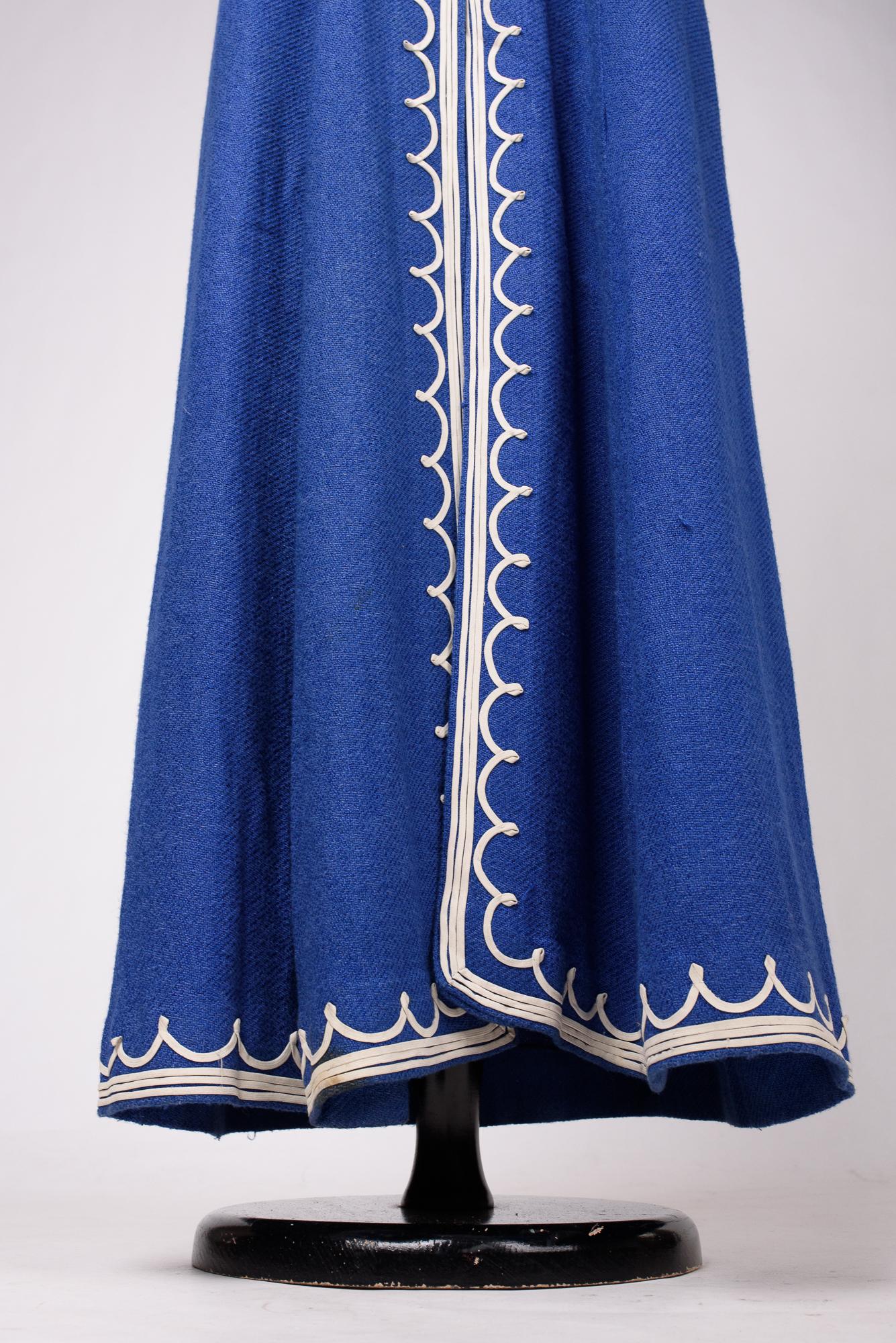 A Rare Blue Navy woollen dress by Henry à la Pensée - France Circa 1945 For Sale 11