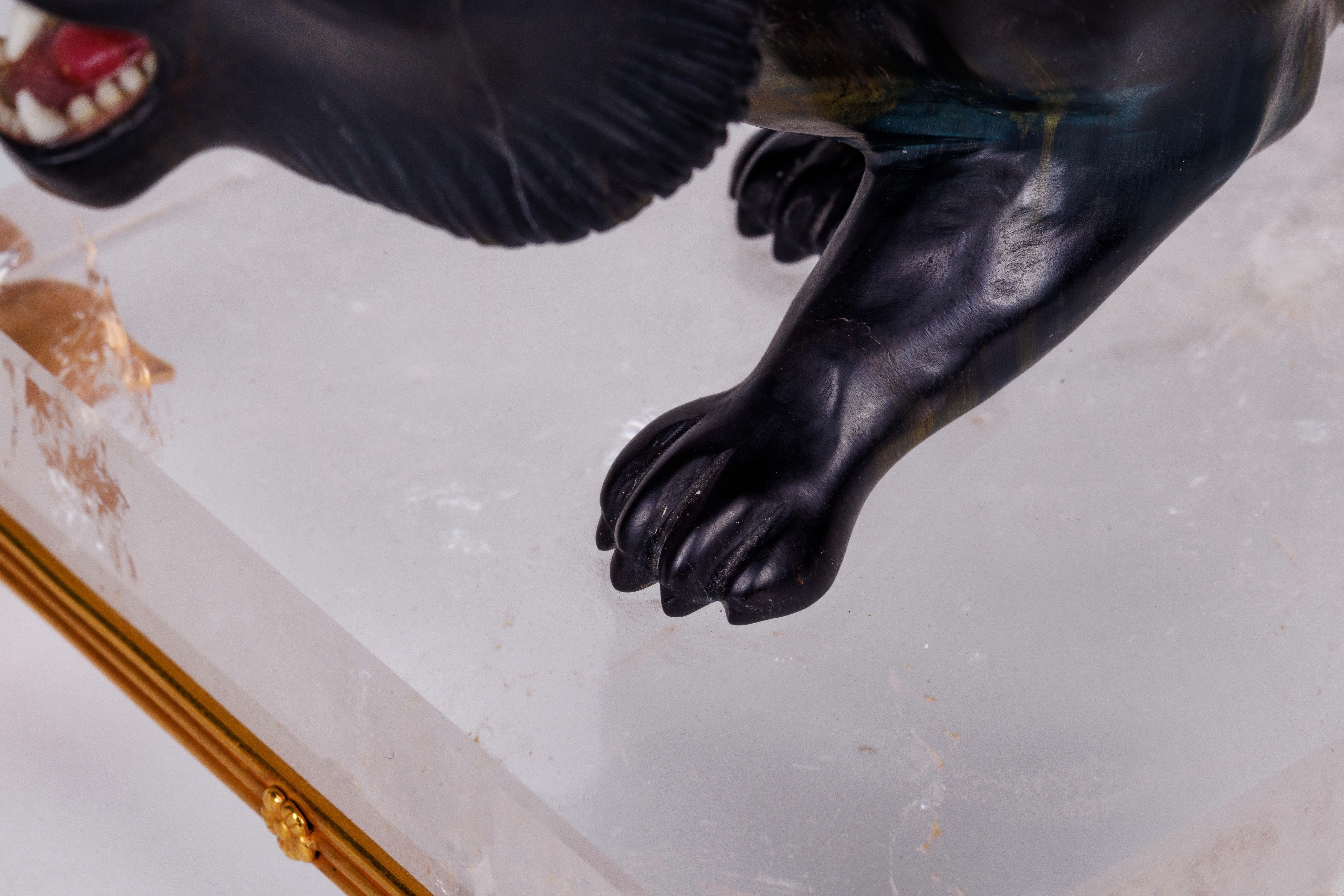 Seltener geschnitzter Hawk's Eye Achat-Tiger auf einem 14K Gold montierten Bergkristall-Sockel im Angebot 8
