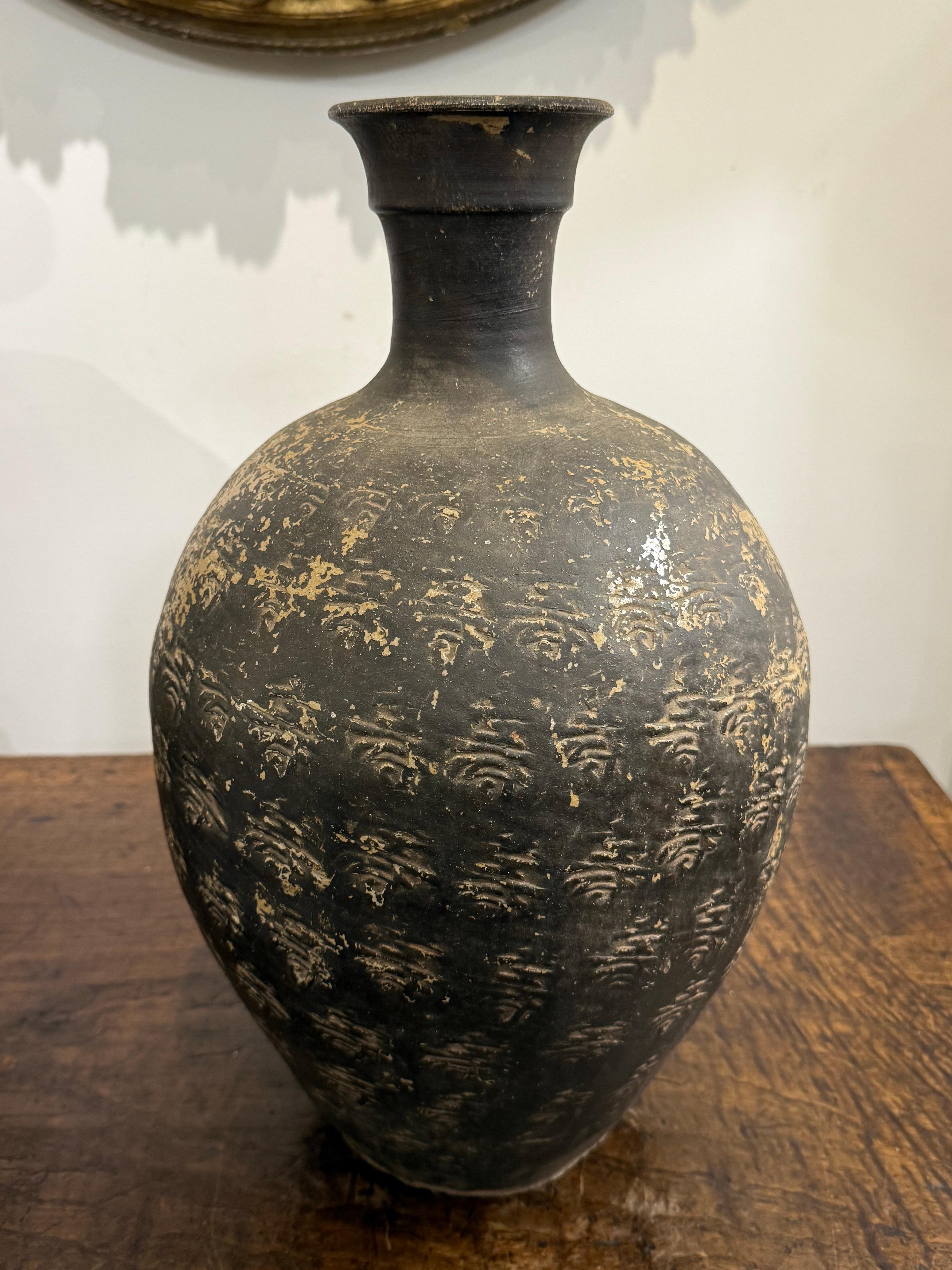 Rare pot chinois à glaçure noire et à col étroit, 20e siècle en vente 3