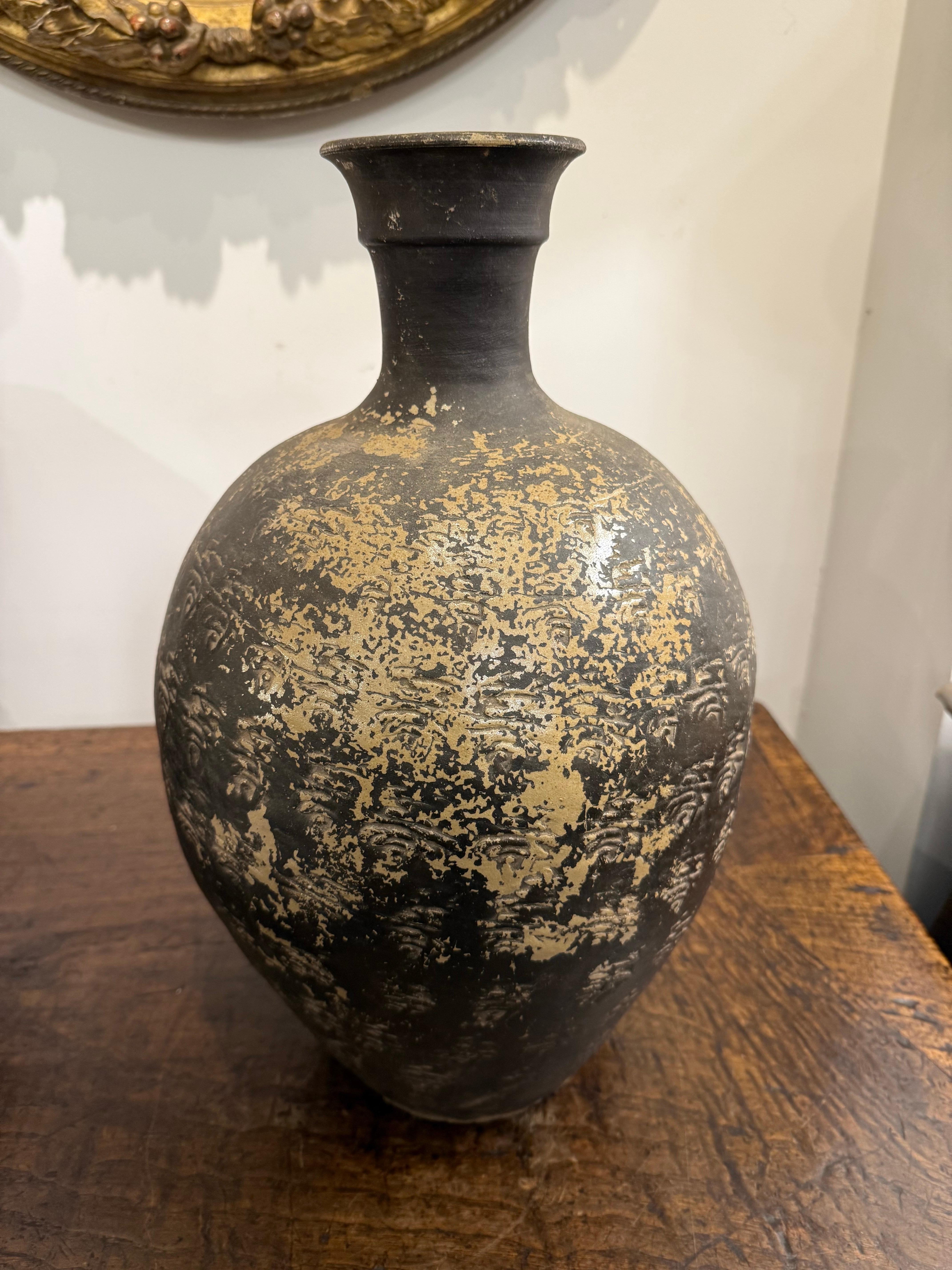 Rare pot chinois à glaçure noire et à col étroit, 20e siècle en vente 4