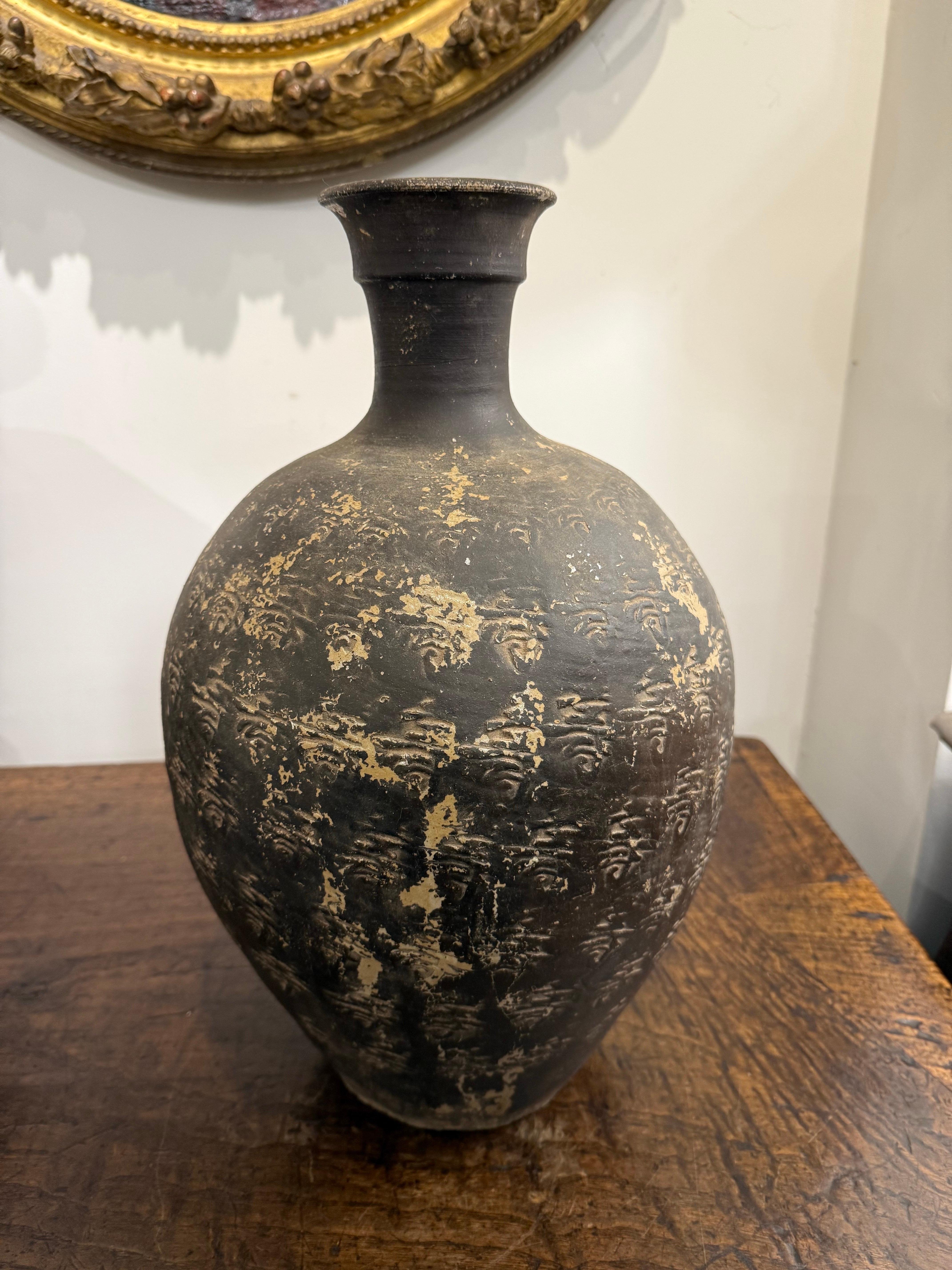 Rare pot chinois à glaçure noire et à col étroit, 20e siècle

Provenance : Collection privée australienne.

Dimensions :
Hauteur : 42 cm.
Diamètre : 24,5 cm.