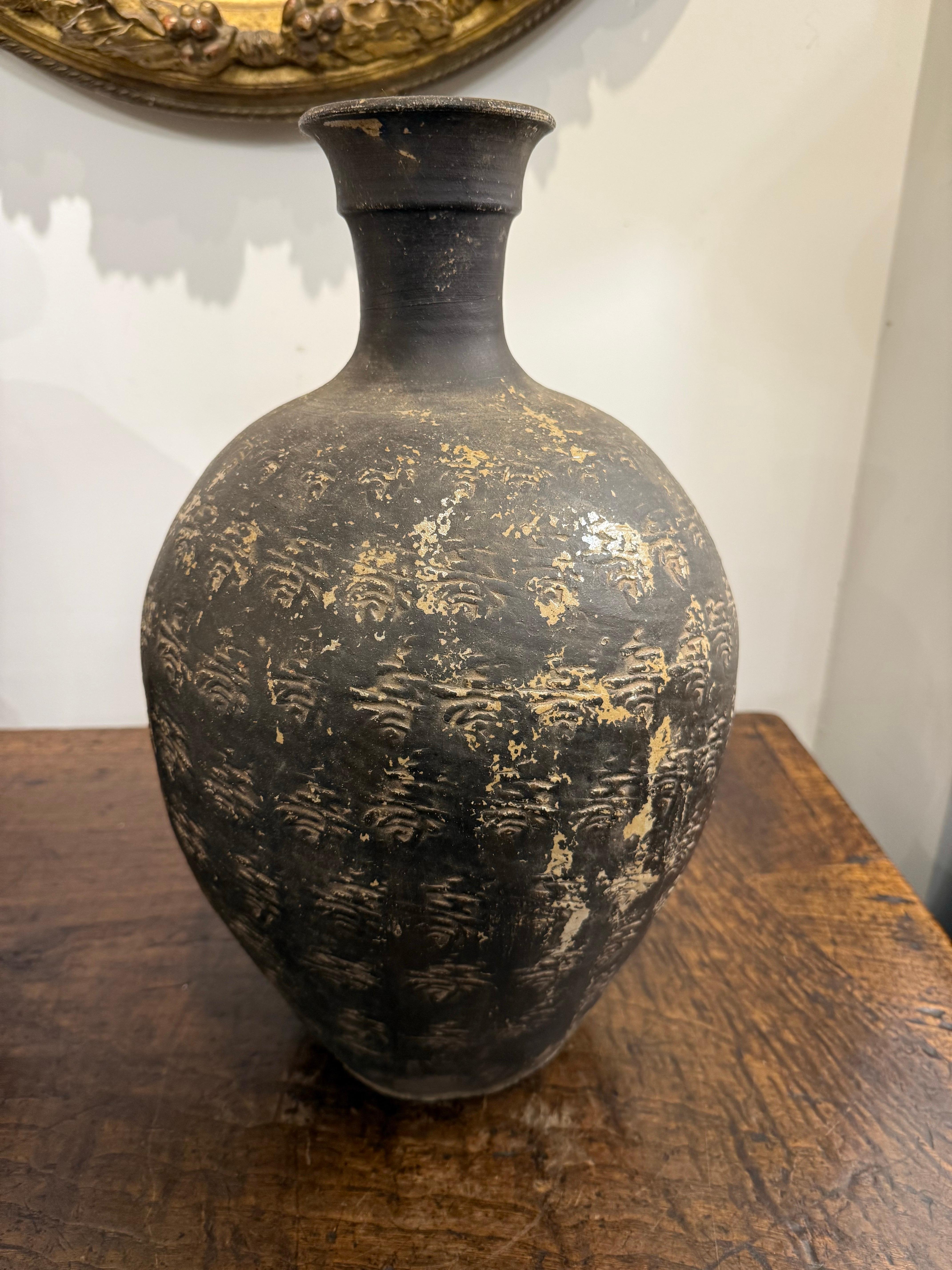 Chinois Rare pot chinois à glaçure noire et à col étroit, 20e siècle en vente