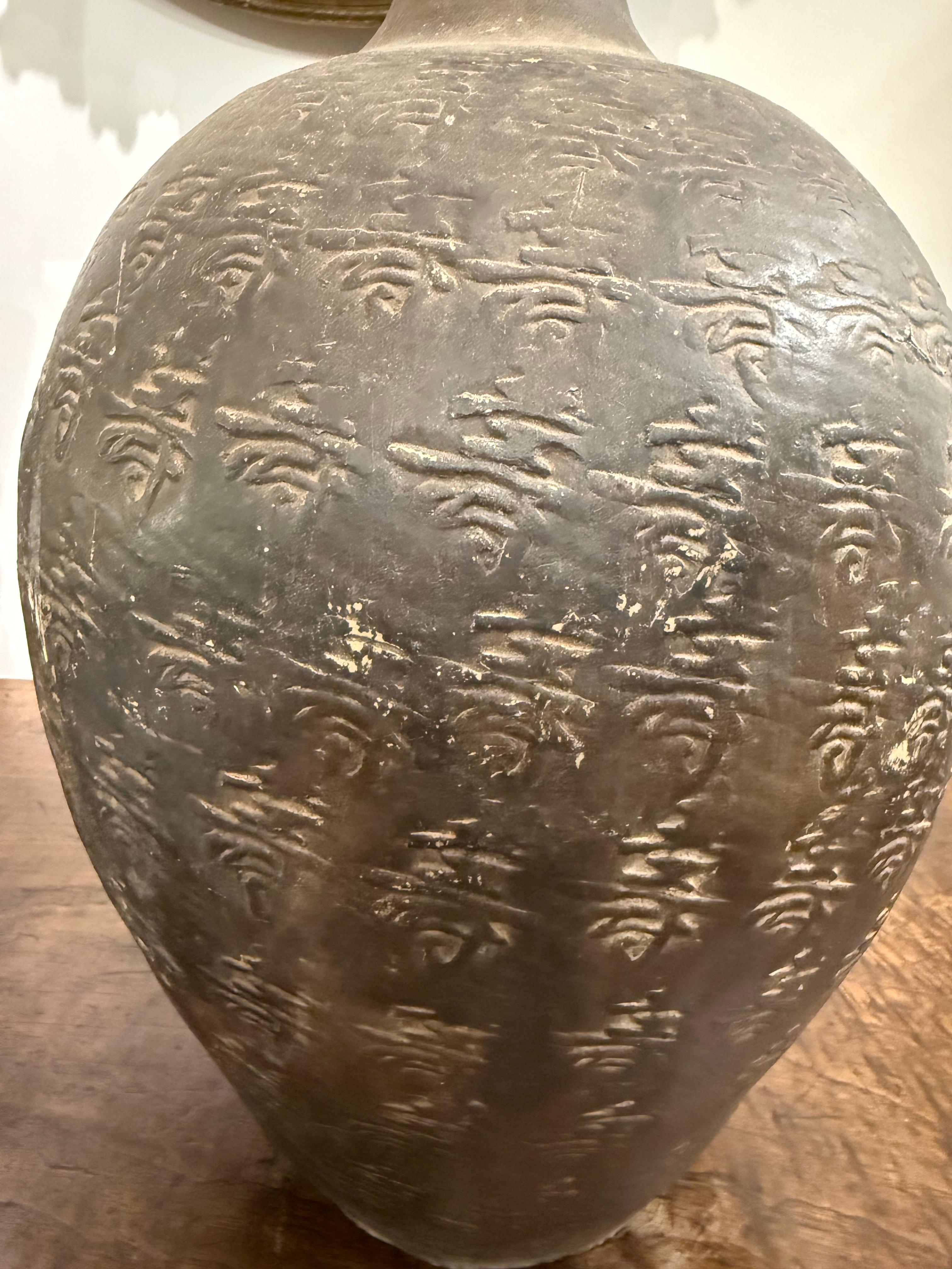 Rara olla china de cuello estrecho esmaltada en negro, siglo XX Chino en venta