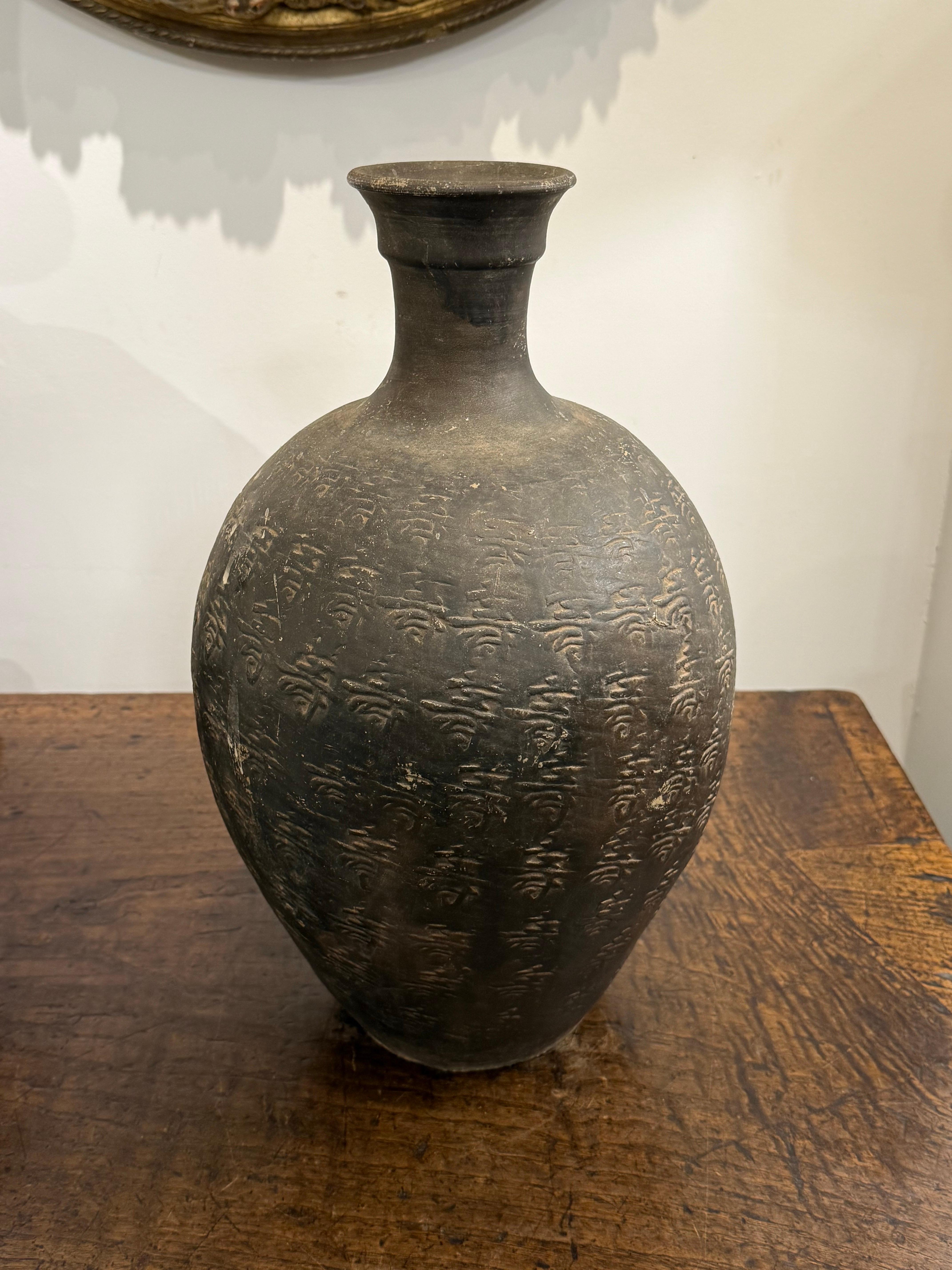 Rara olla china de cuello estrecho esmaltada en negro, siglo XX en Bueno estado para la venta en ARMADALE, VIC