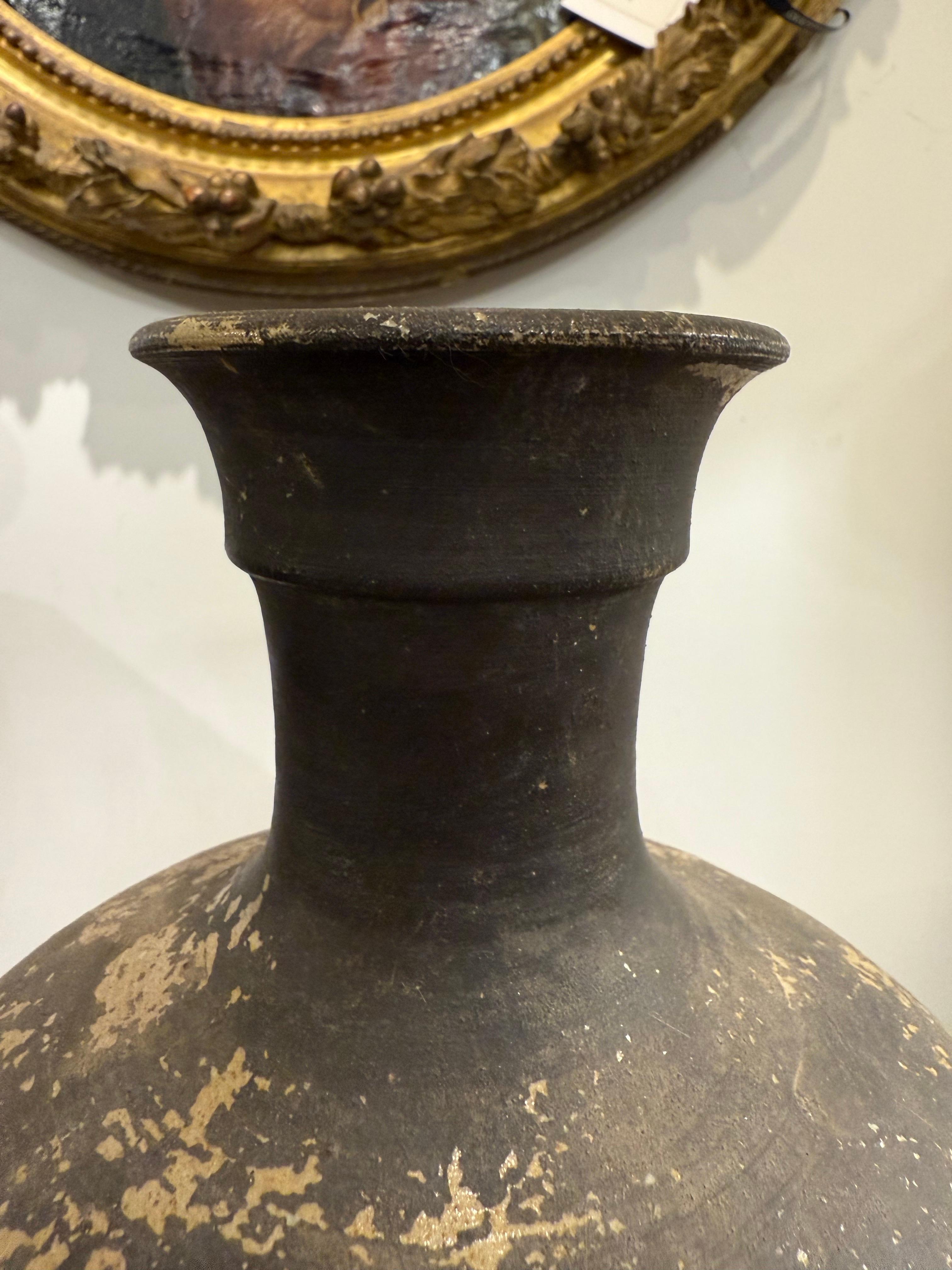 20ième siècle Rare pot chinois à glaçure noire et à col étroit, 20e siècle en vente