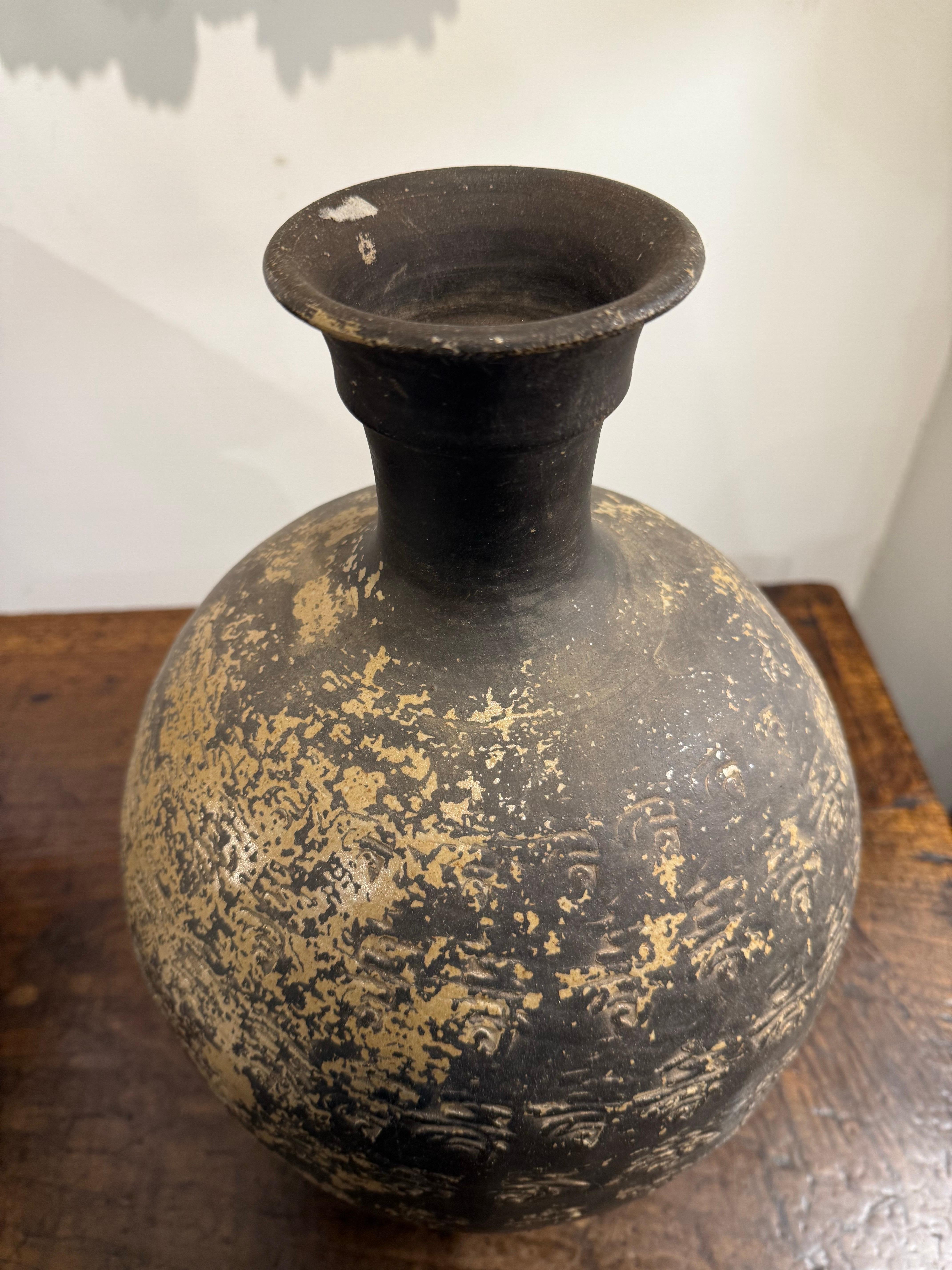 Rare pot chinois à glaçure noire et à col étroit, 20e siècle en vente 2