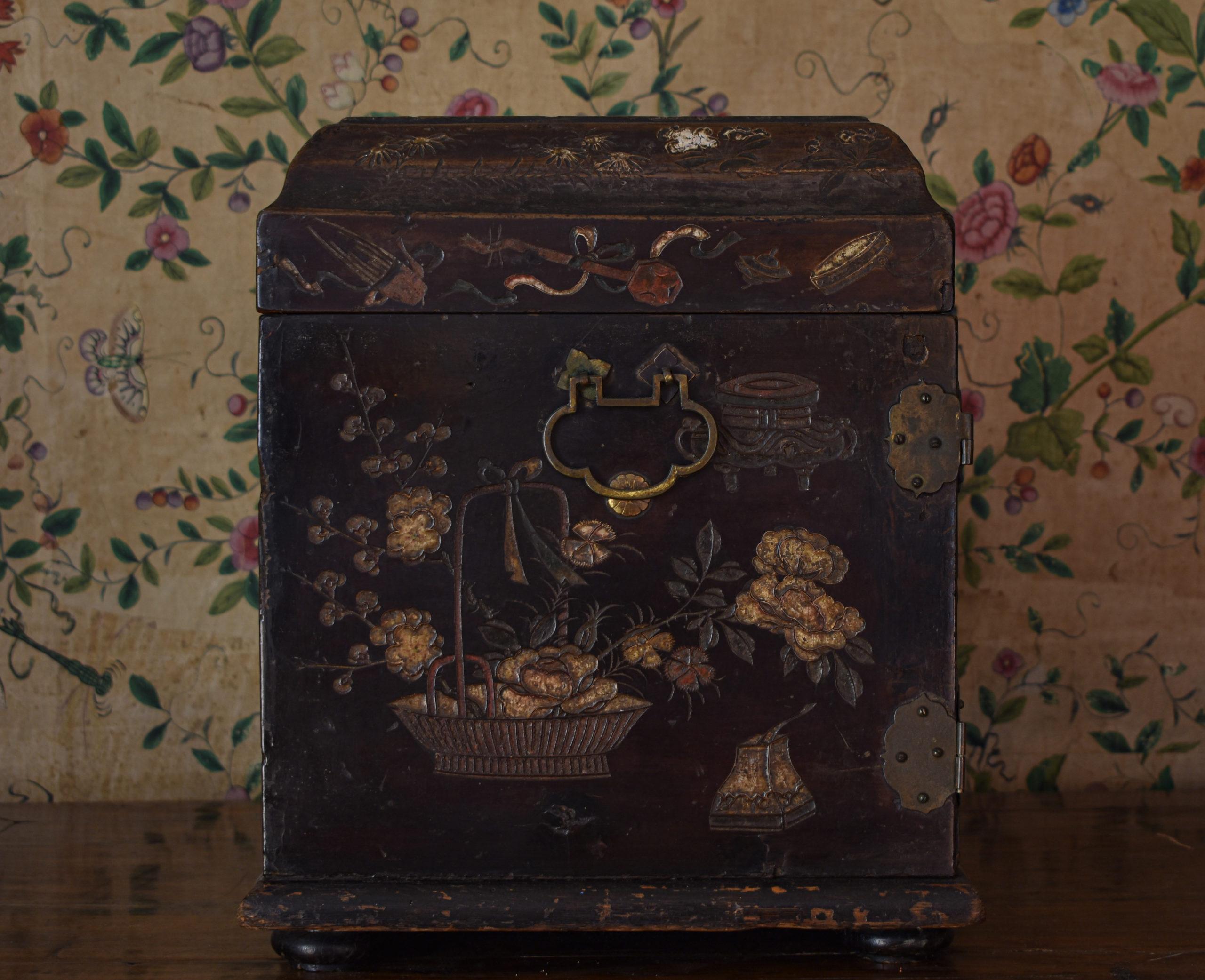 XVIIIe siècle et antérieur Rare coffret chinois Kangxi en laque polychrome de Coromandel en vente