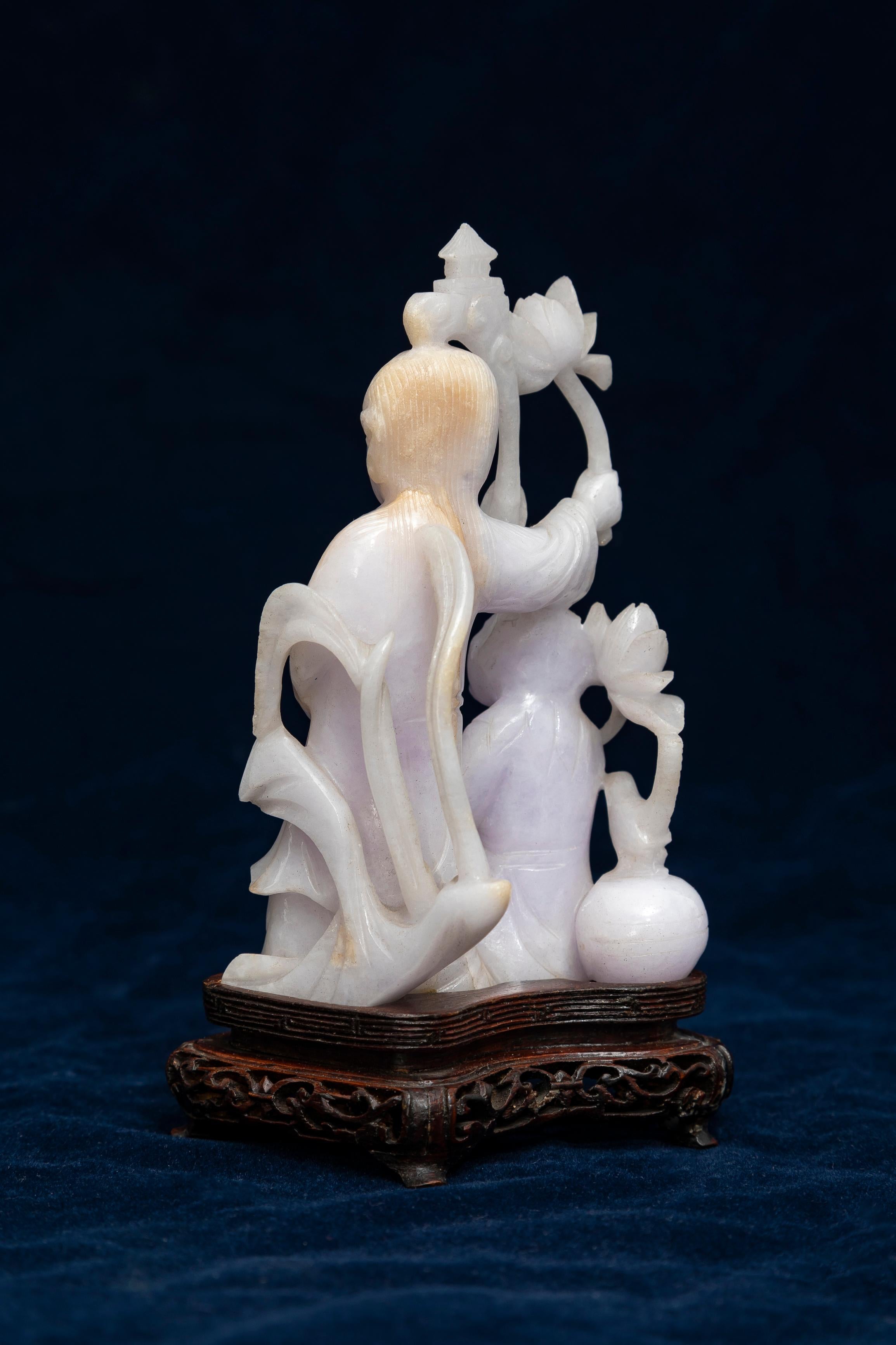 Rare sculpture chinoise de deux immortels en jadéite lavande pâle Bon état - En vente à New York, NY