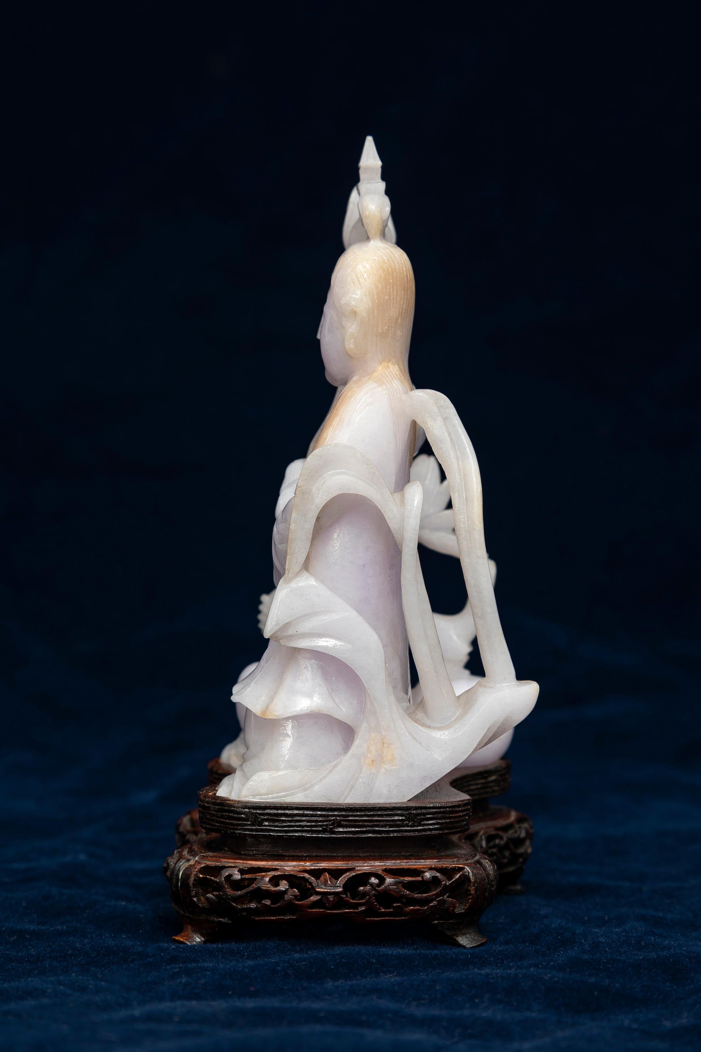 Début du 20ème siècle Rare sculpture chinoise de deux immortels en jadéite lavande pâle en vente