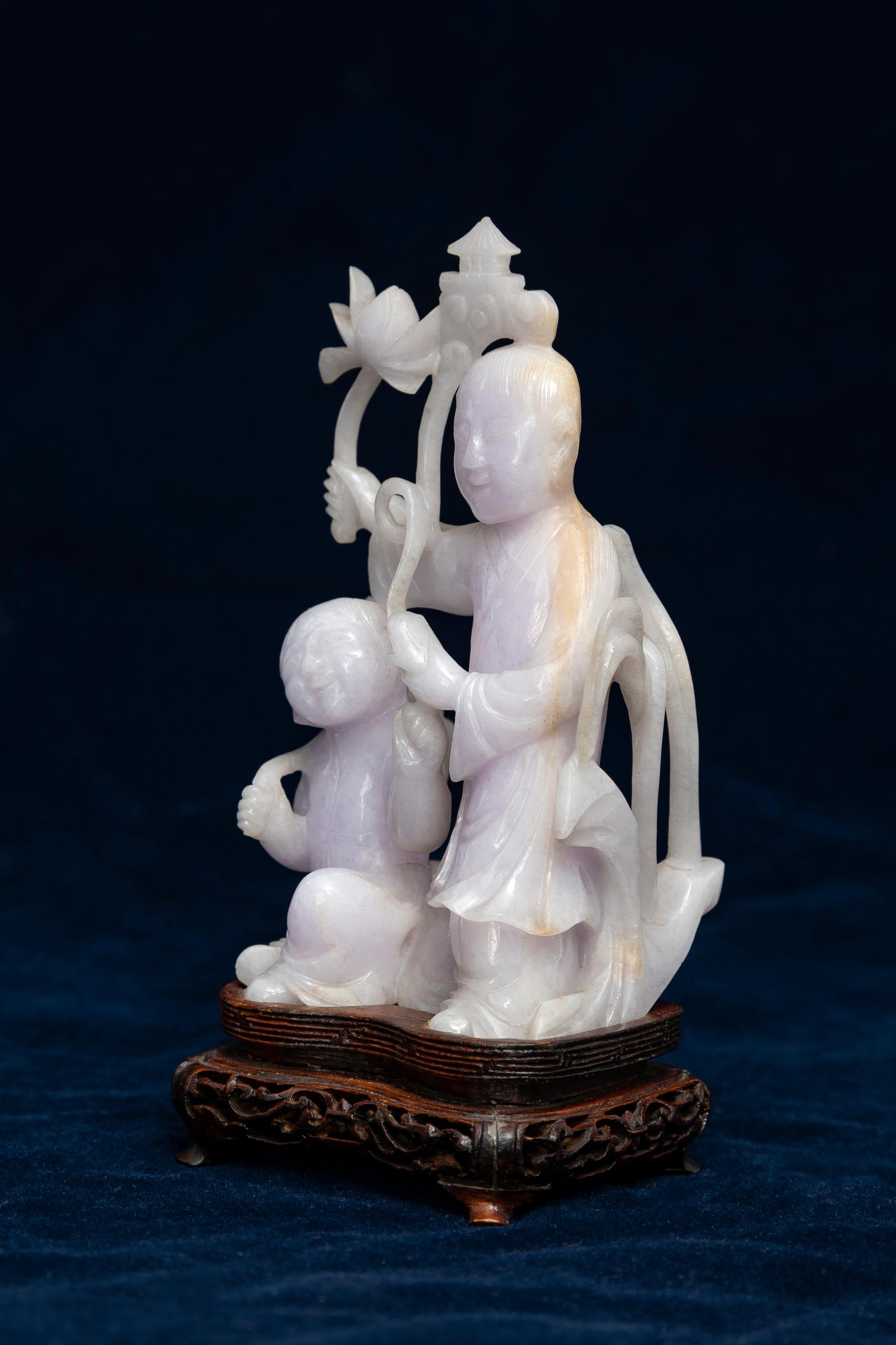 Jade Rare sculpture chinoise de deux immortels en jadéite lavande pâle en vente