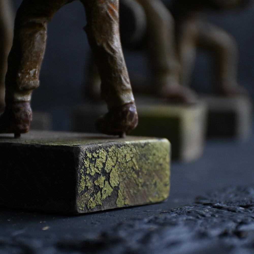 Rare collection de douze figurines de combat sculptées à la main, datant du milieu du 20e siècle, pour la Seconde Guerre mondiale. en vente 4