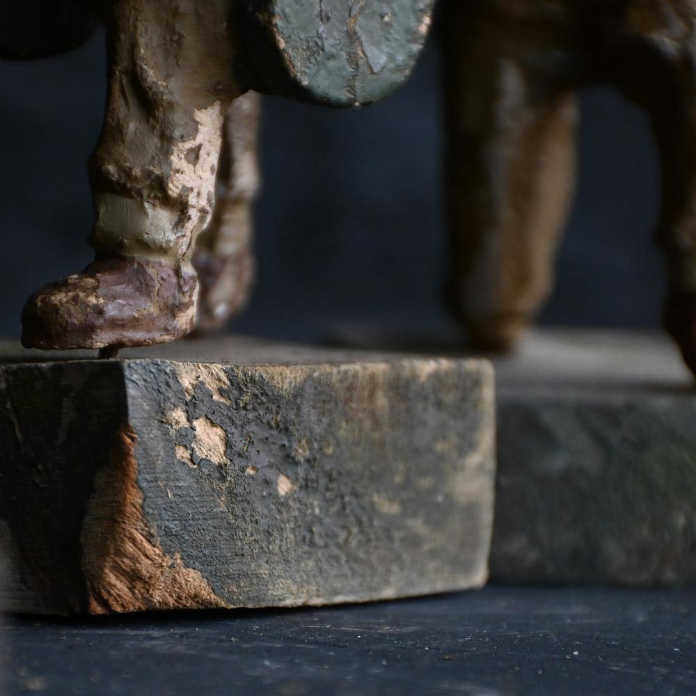 Rare collection de douze figurines de combat sculptées à la main, datant du milieu du 20e siècle, pour la Seconde Guerre mondiale. en vente 5