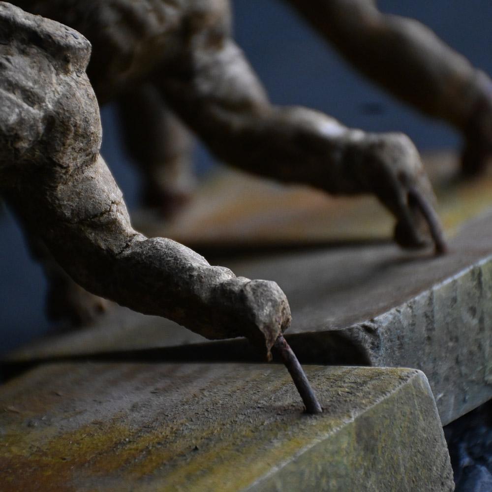 Rare collection de douze figurines de combat sculptées à la main, datant du milieu du 20e siècle, pour la Seconde Guerre mondiale. en vente 1