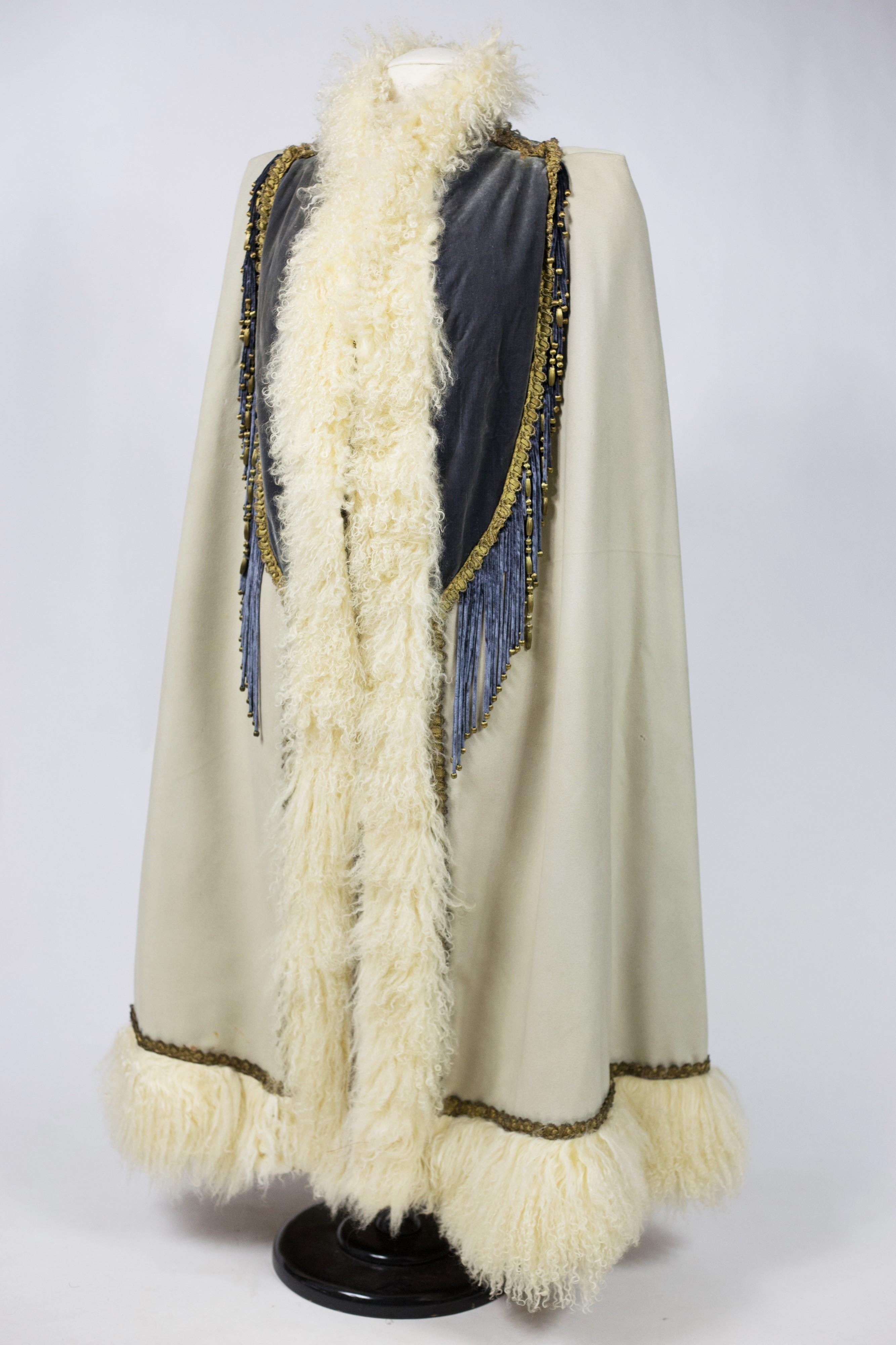A Rare Couture Emile Pingat Dolman Pelisse - France Circa 1890-1895 For Sale 5