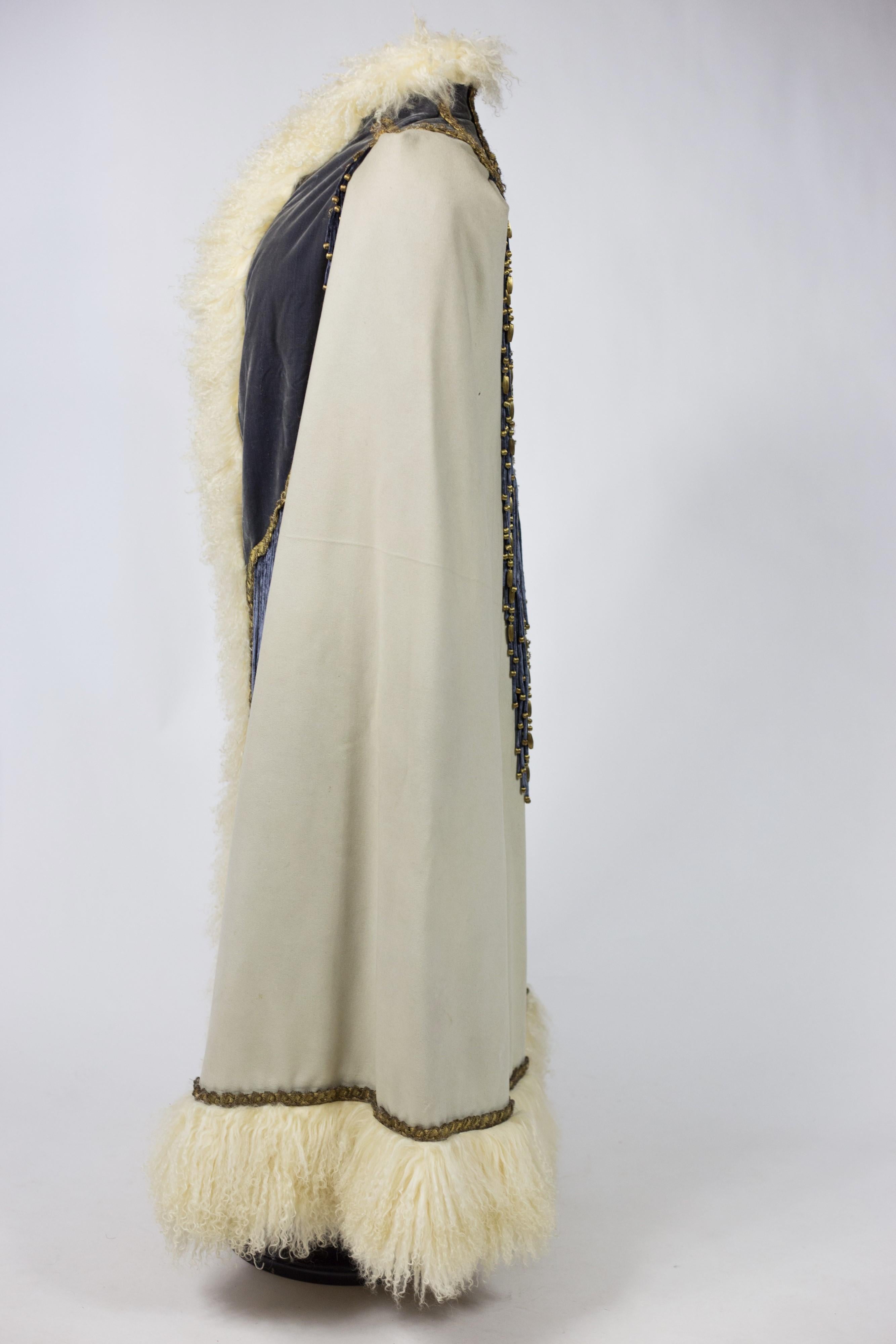 A Rare Couture Emile Pingat Dolman Pelisse - France Circa 1890-1895 For Sale 4