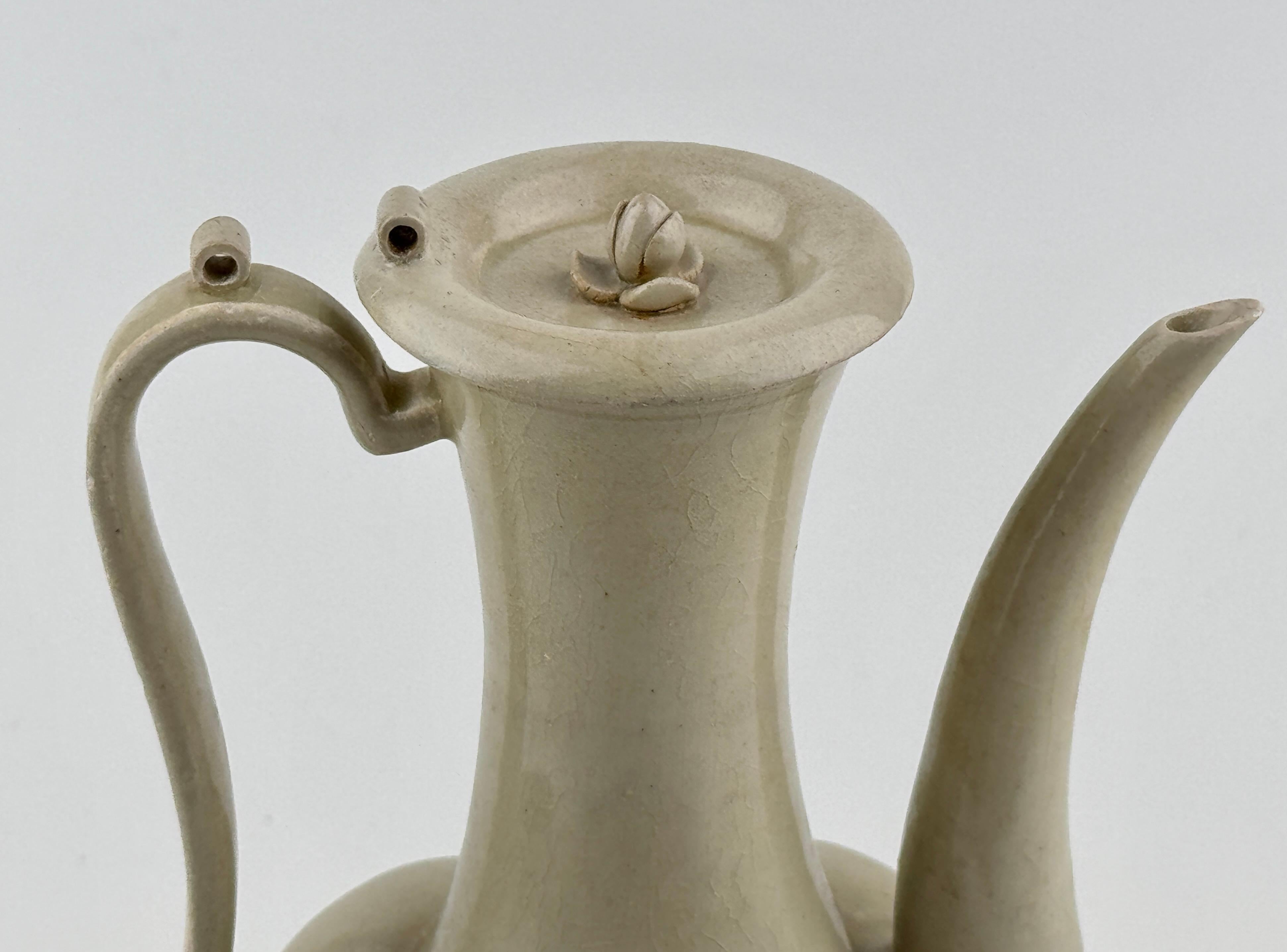 A Rare Cream-Glazed Ding yao Ewer and Cover, Northern Song Dynasty (960–1127) For Sale 11