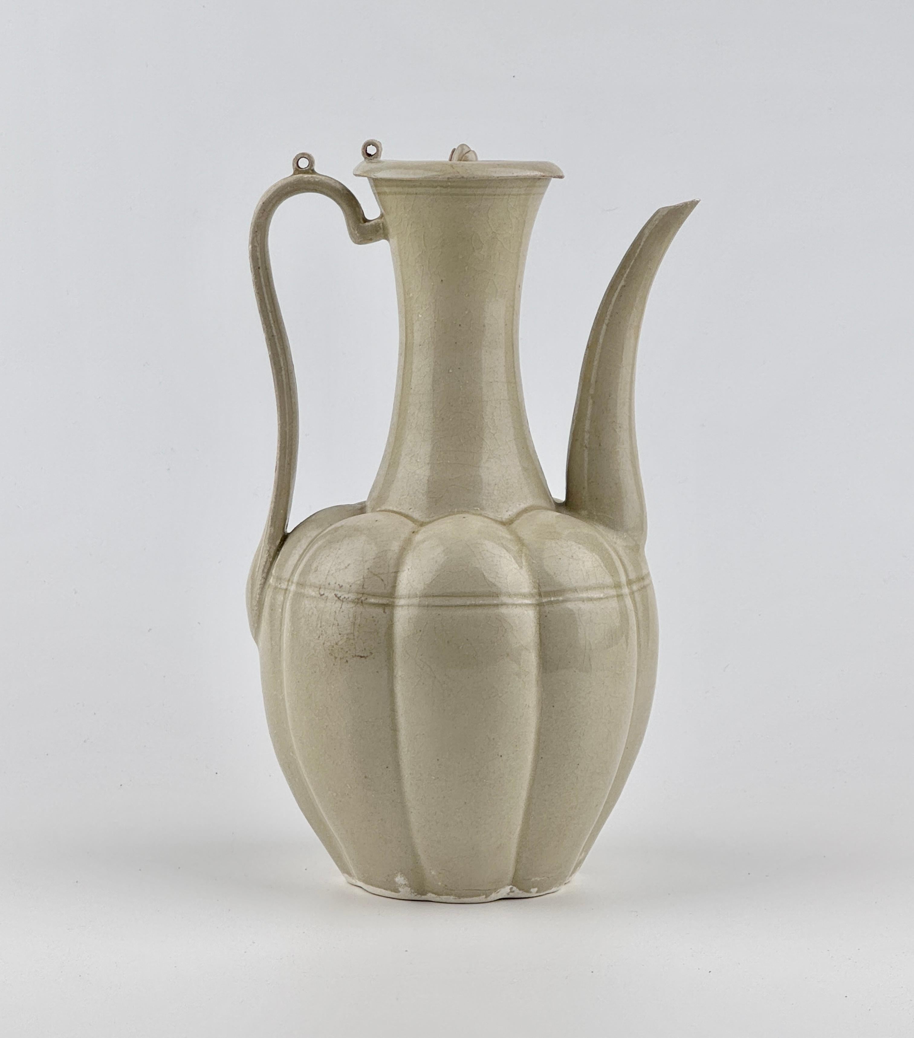 18th Century and Earlier A Rare Cream-Glazed Ding yao Ewer and Cover, Northern Song Dynasty (960–1127) For Sale