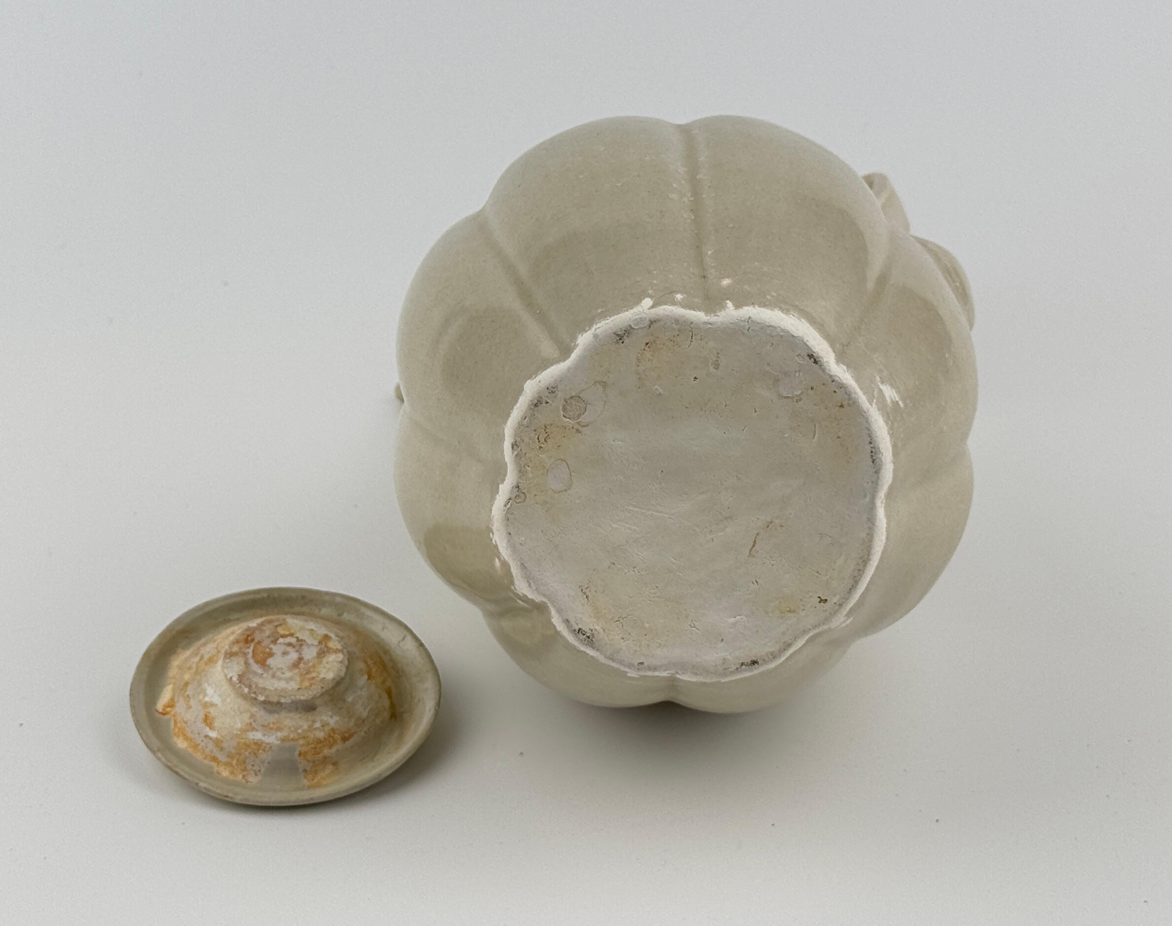 A Rare Cream-Glazed Ding yao Ewer and Cover, Northern Song Dynasty (960–1127) For Sale 1