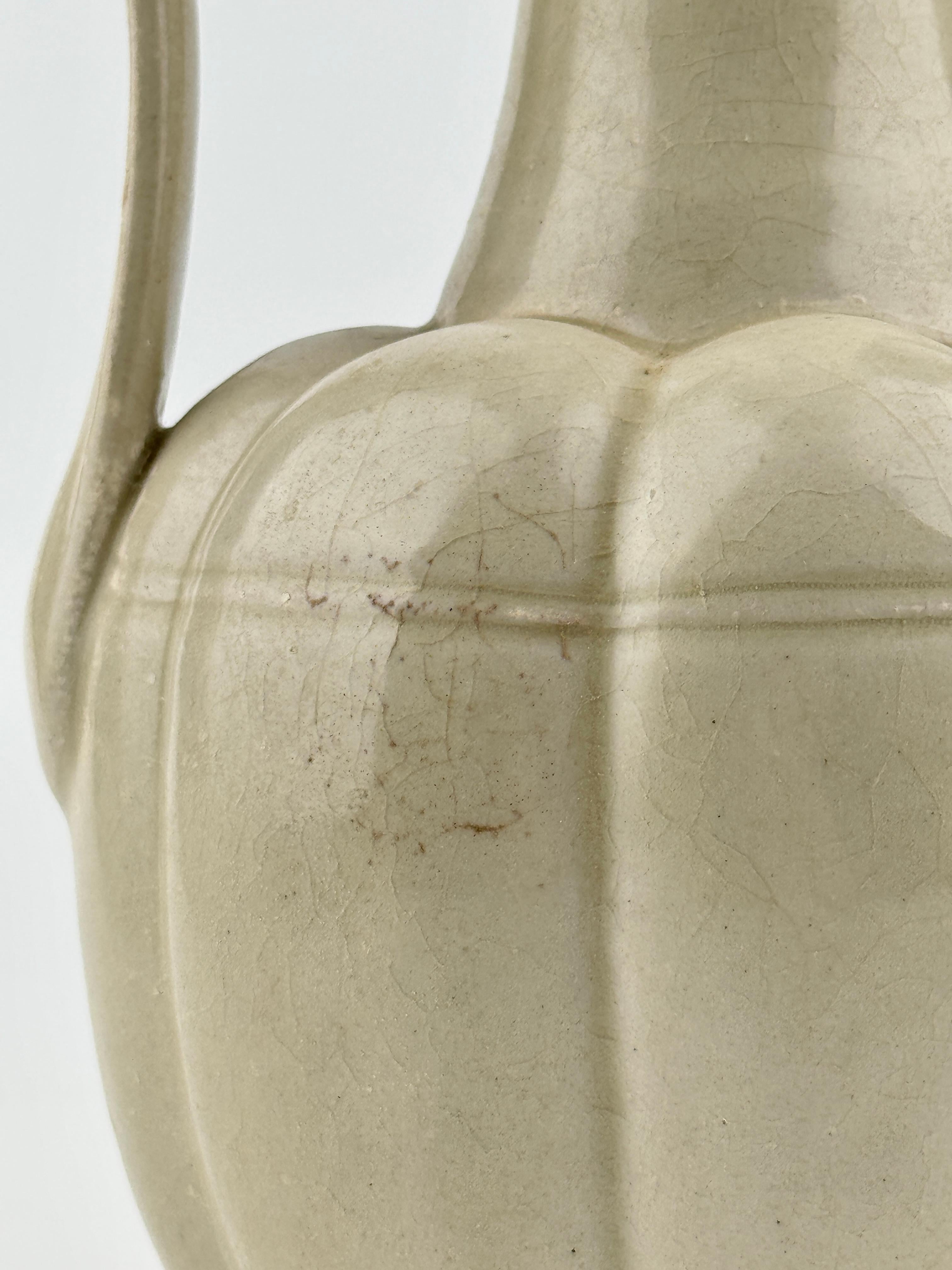 A Rare Cream-Glazed Ding yao Ewer and Cover, Northern Song Dynasty (960–1127) For Sale 3