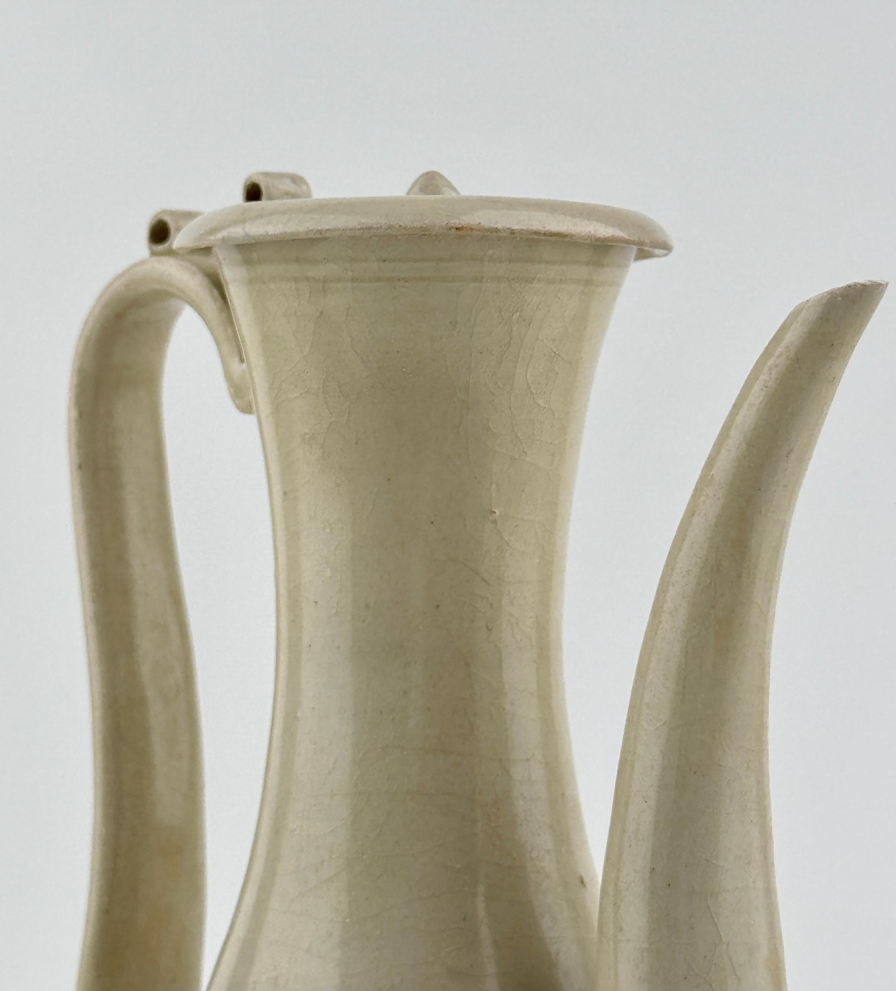 A Rare Cream-Glazed Ding yao Ewer and Cover, Northern Song Dynasty (960–1127) For Sale 4