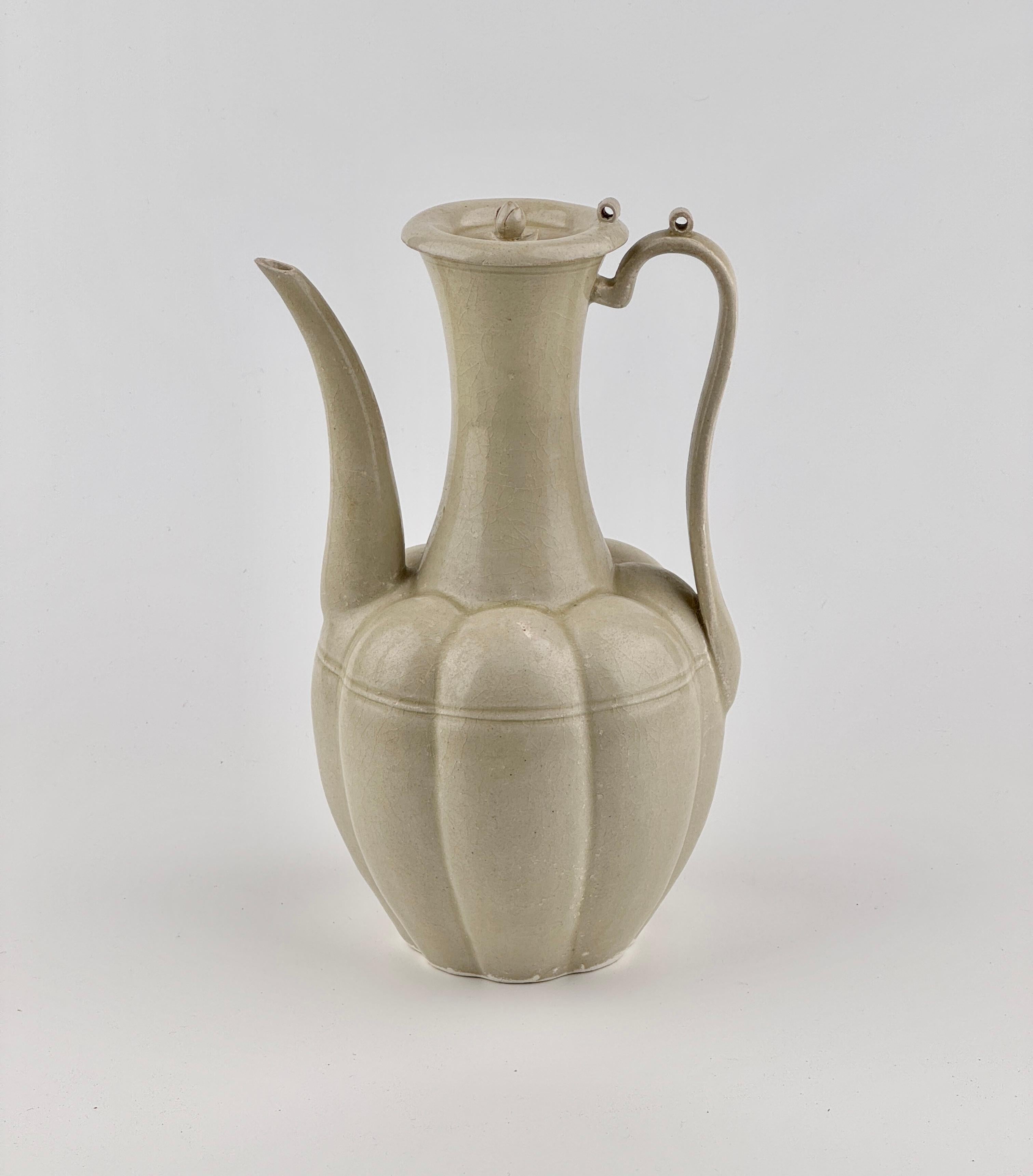 A Rare Cream-Glazed Ding yao Ewer and Cover, Northern Song Dynasty (960–1127) For Sale 5