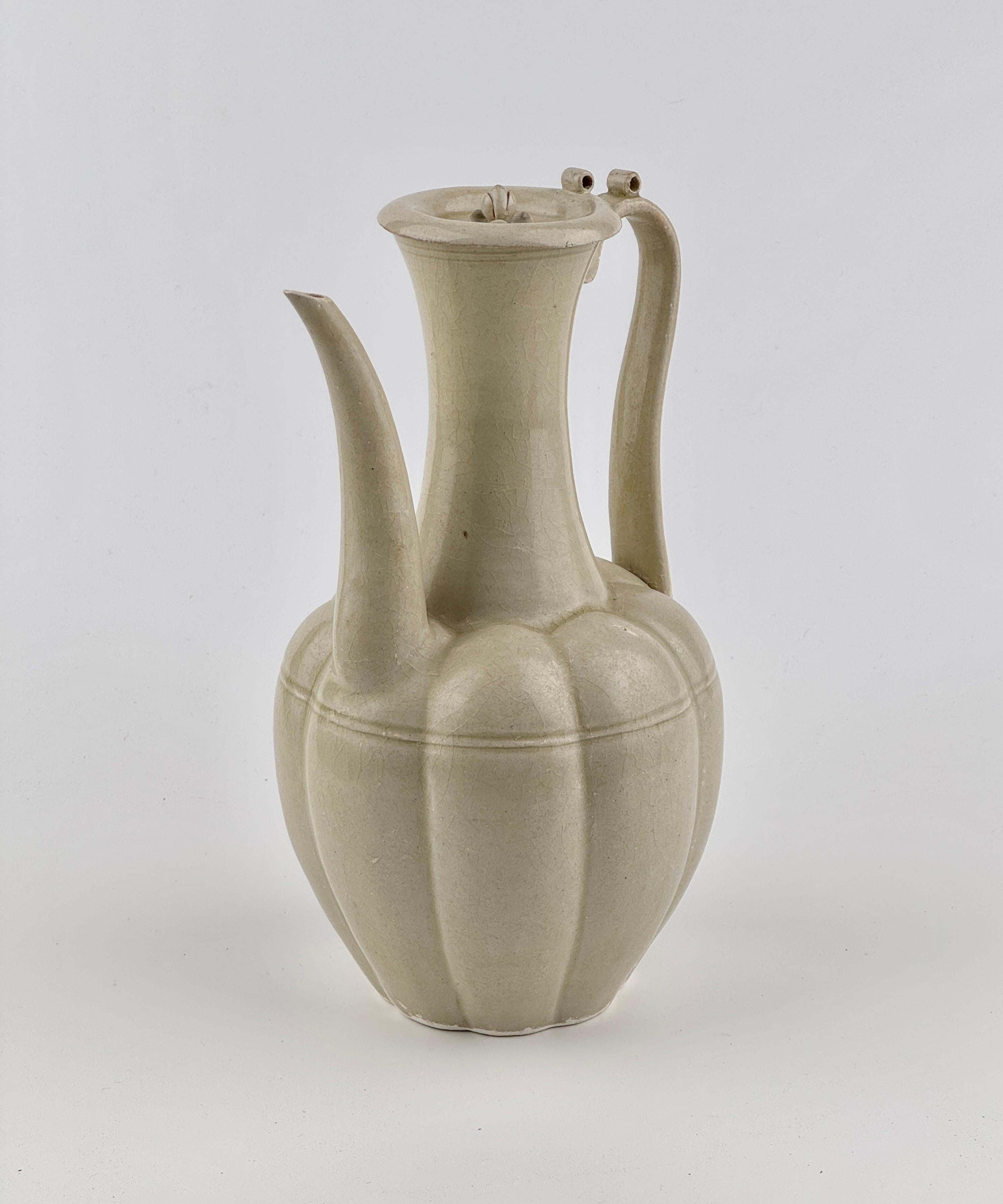 A Rare Cream-Glazed Ding yao Ewer and Cover, Northern Song Dynasty (960–1127) For Sale 6