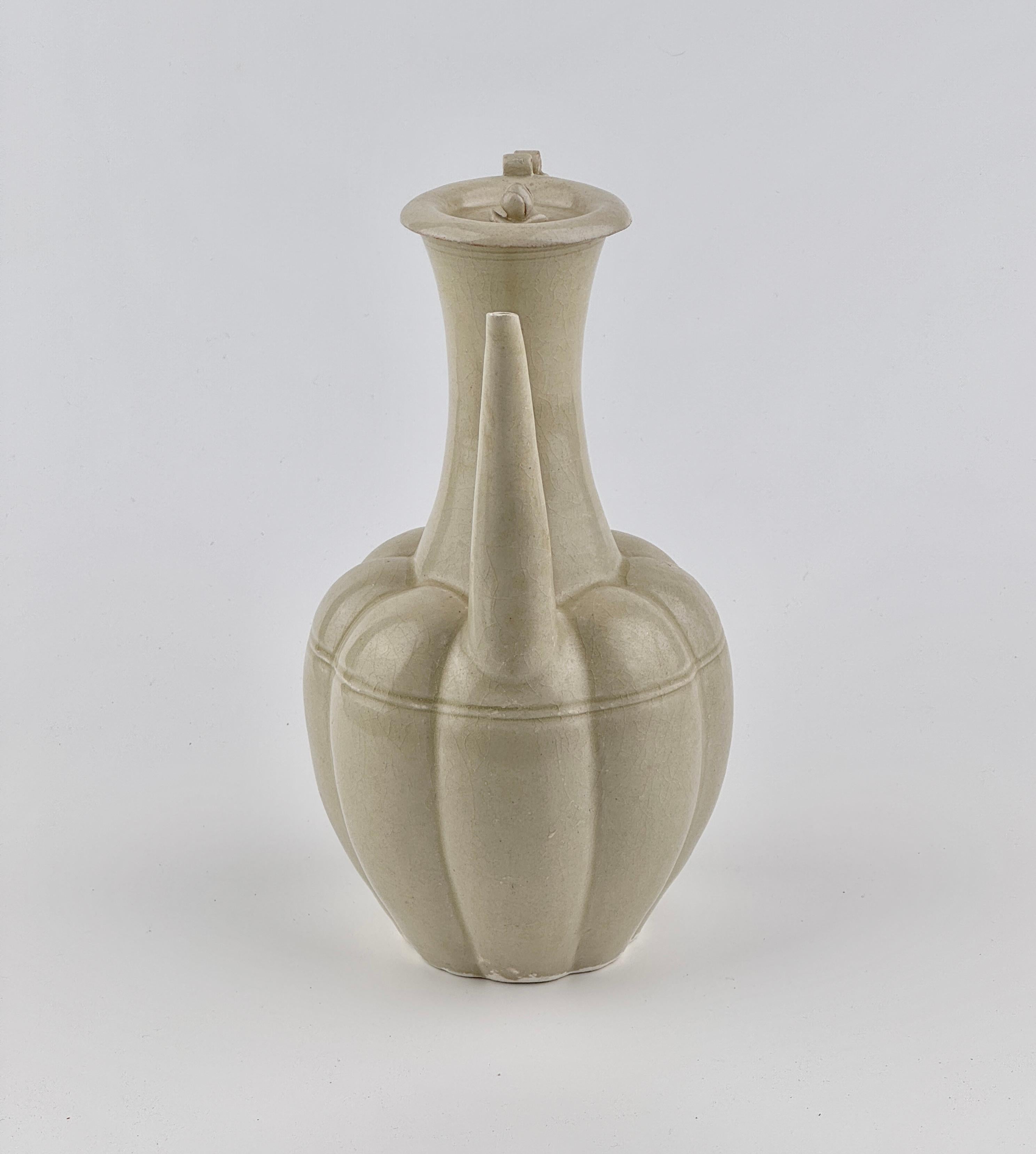 A Rare Cream-Glazed Ding yao Ewer and Cover, Northern Song Dynasty (960–1127) For Sale 7