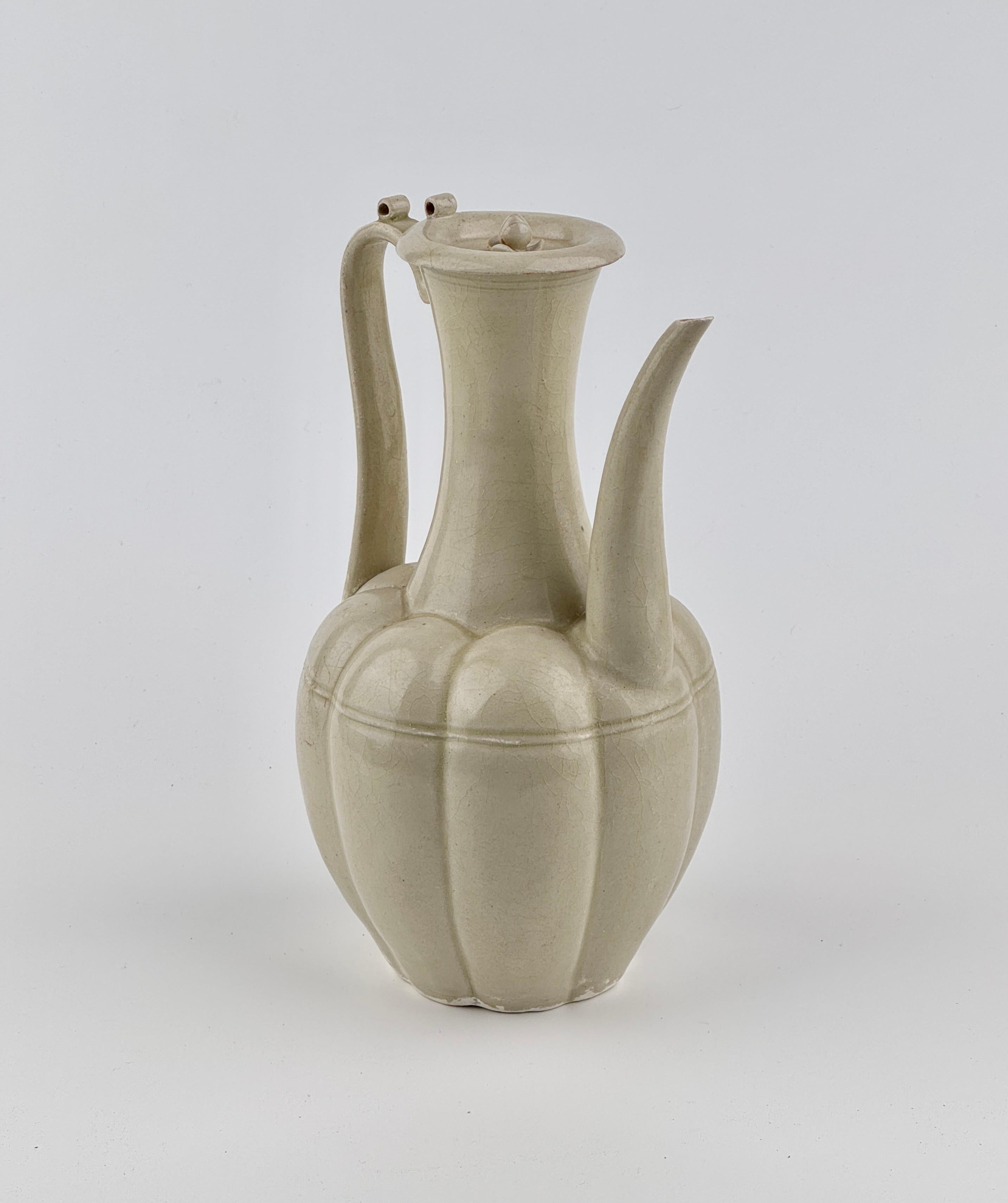 A Rare Cream-Glazed Ding yao Ewer and Cover, Northern Song Dynasty (960–1127) For Sale 8