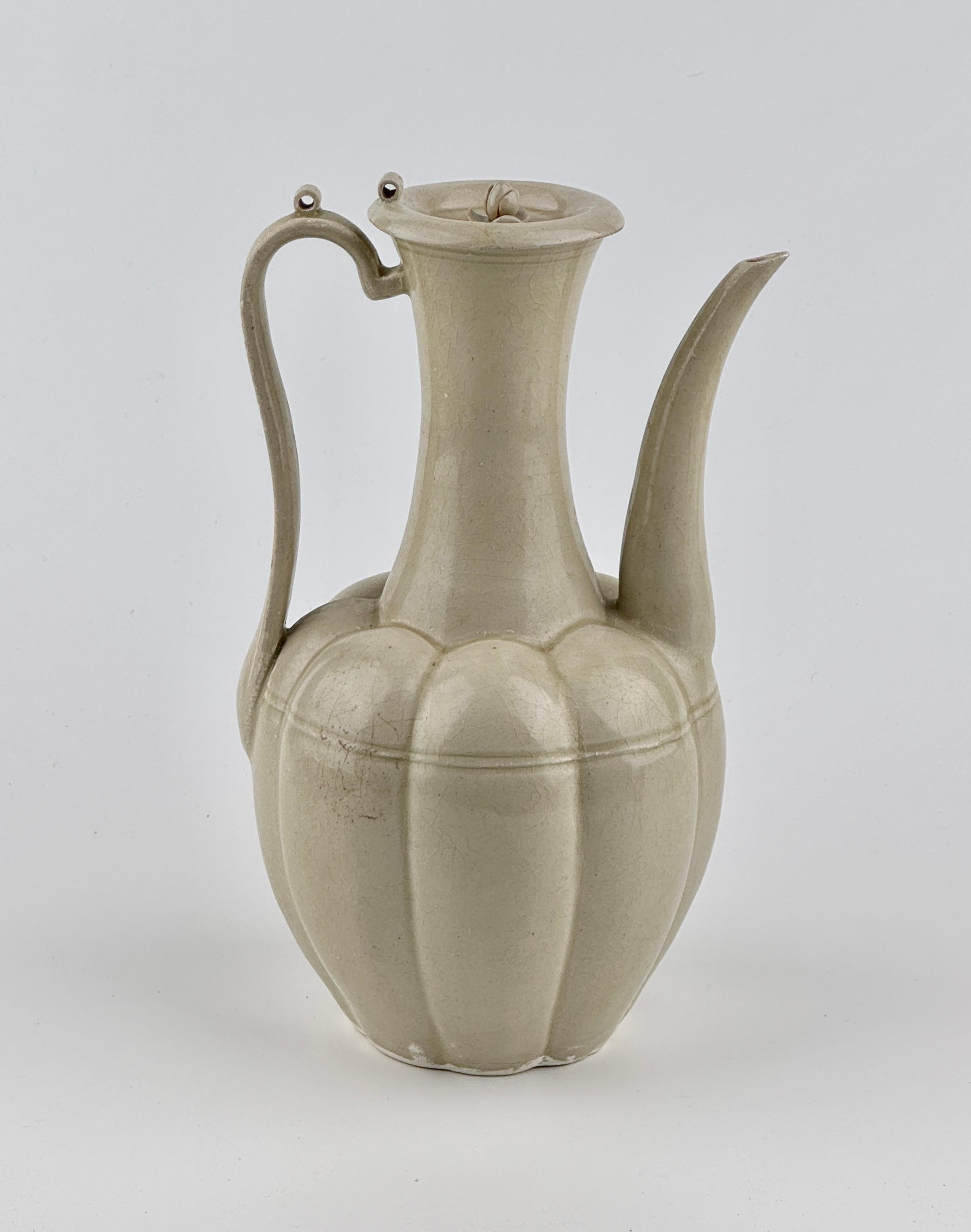 A Rare Cream-Glazed Ding yao Ewer and Cover, Northern Song Dynasty (960–1127) For Sale 9