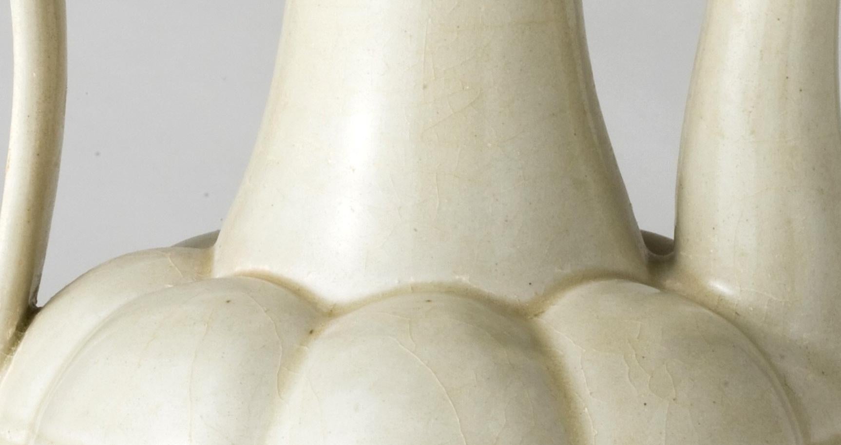 Seltene cremefarbene glasierte Kanne und Deckel, Nördliche Song Dynasty (960-1127) (Glasiert) im Angebot