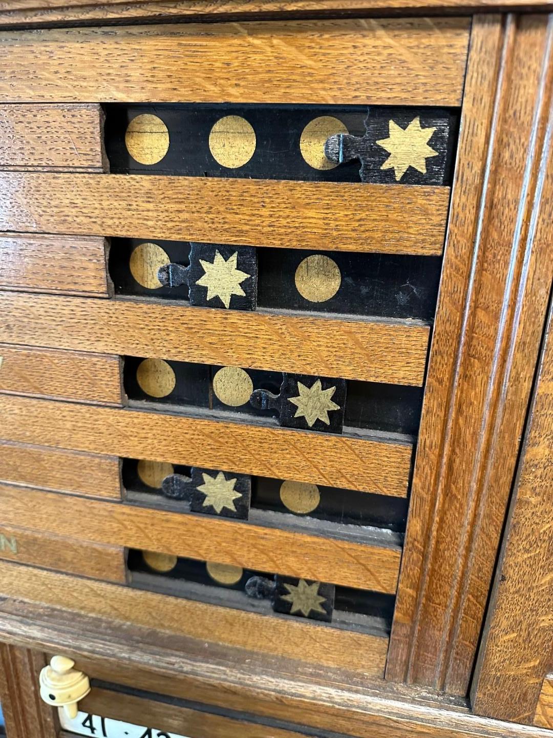 Un raro tabellone decorativo in vendita 7