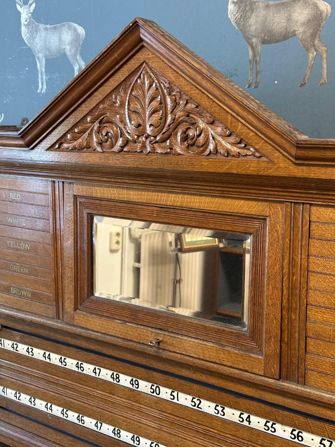 Un raro tabellone decorativo in vendita 1