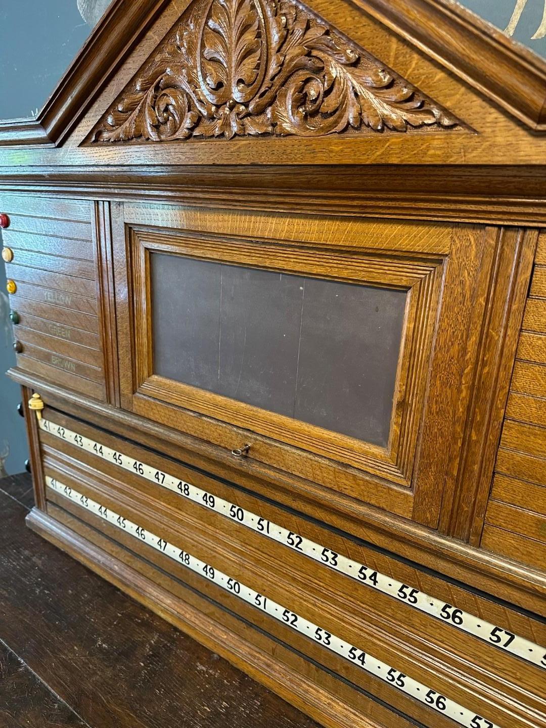 Un raro tabellone decorativo in vendita 3