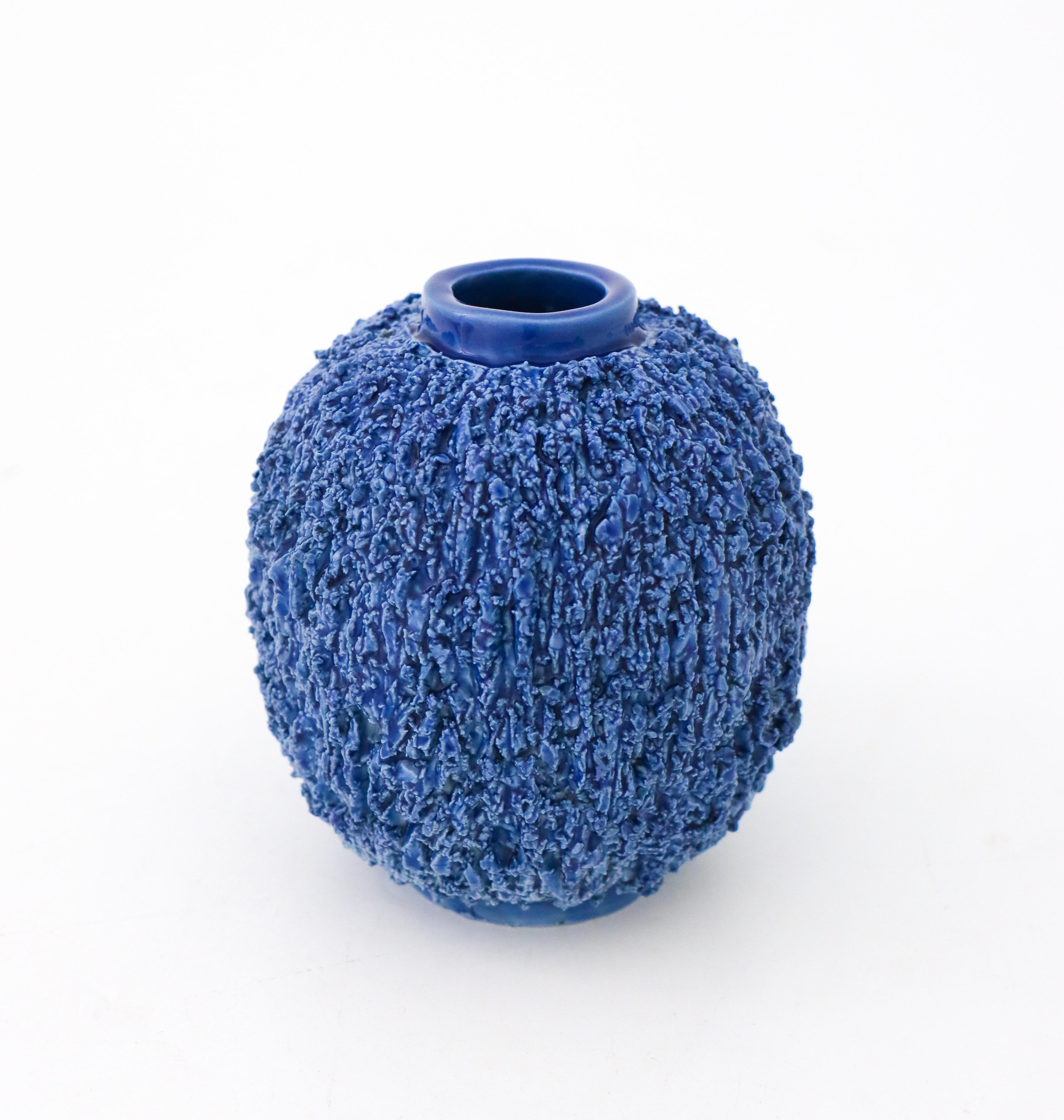 Scandinavian Modern A Rare Deep Blue Hedgehog vase - Chamotte - Gunnar Nylund - Rörstrand