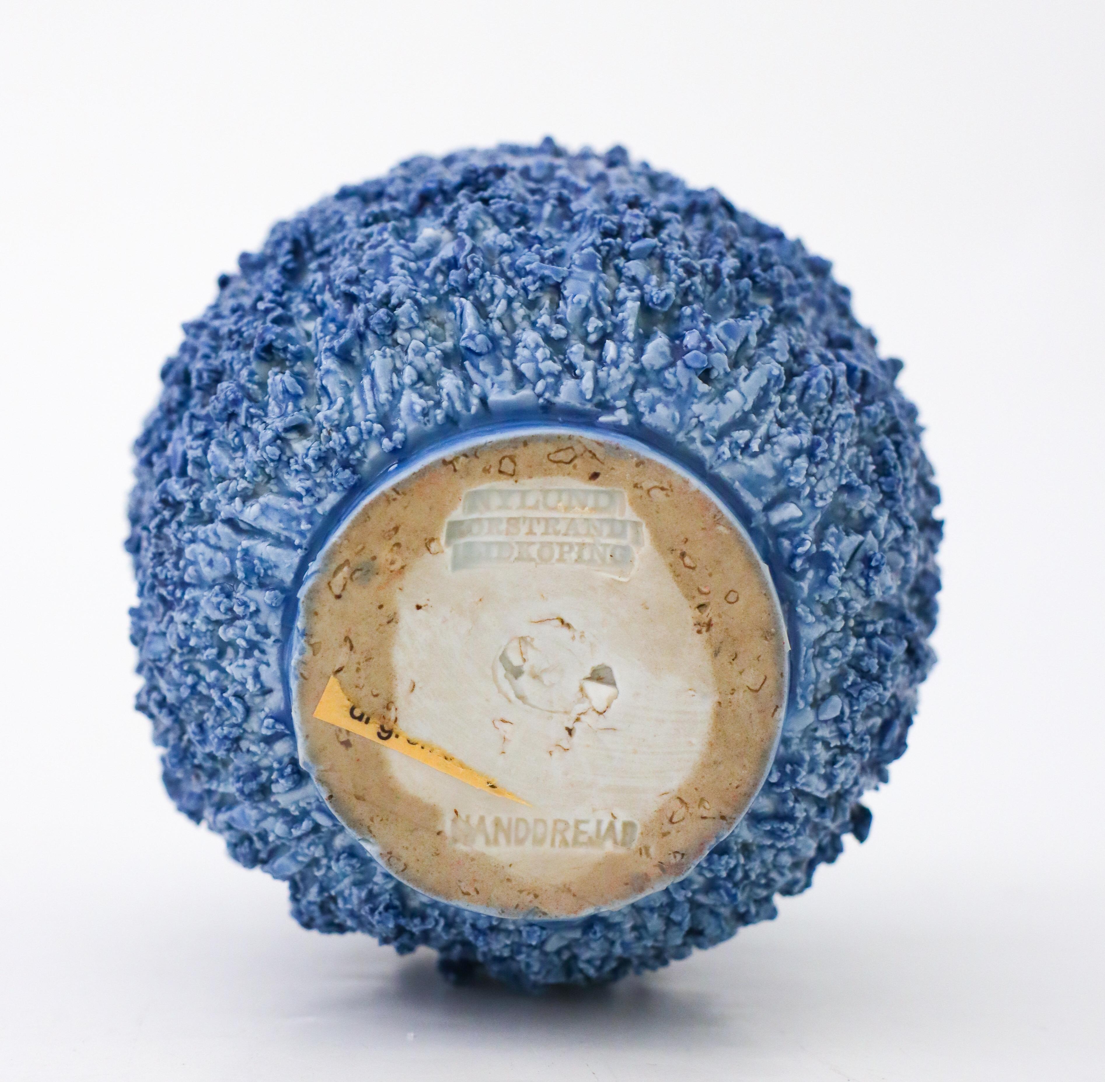 20th Century A Rare Deep Blue Hedgehog vase - Chamotte - Gunnar Nylund - Rörstrand