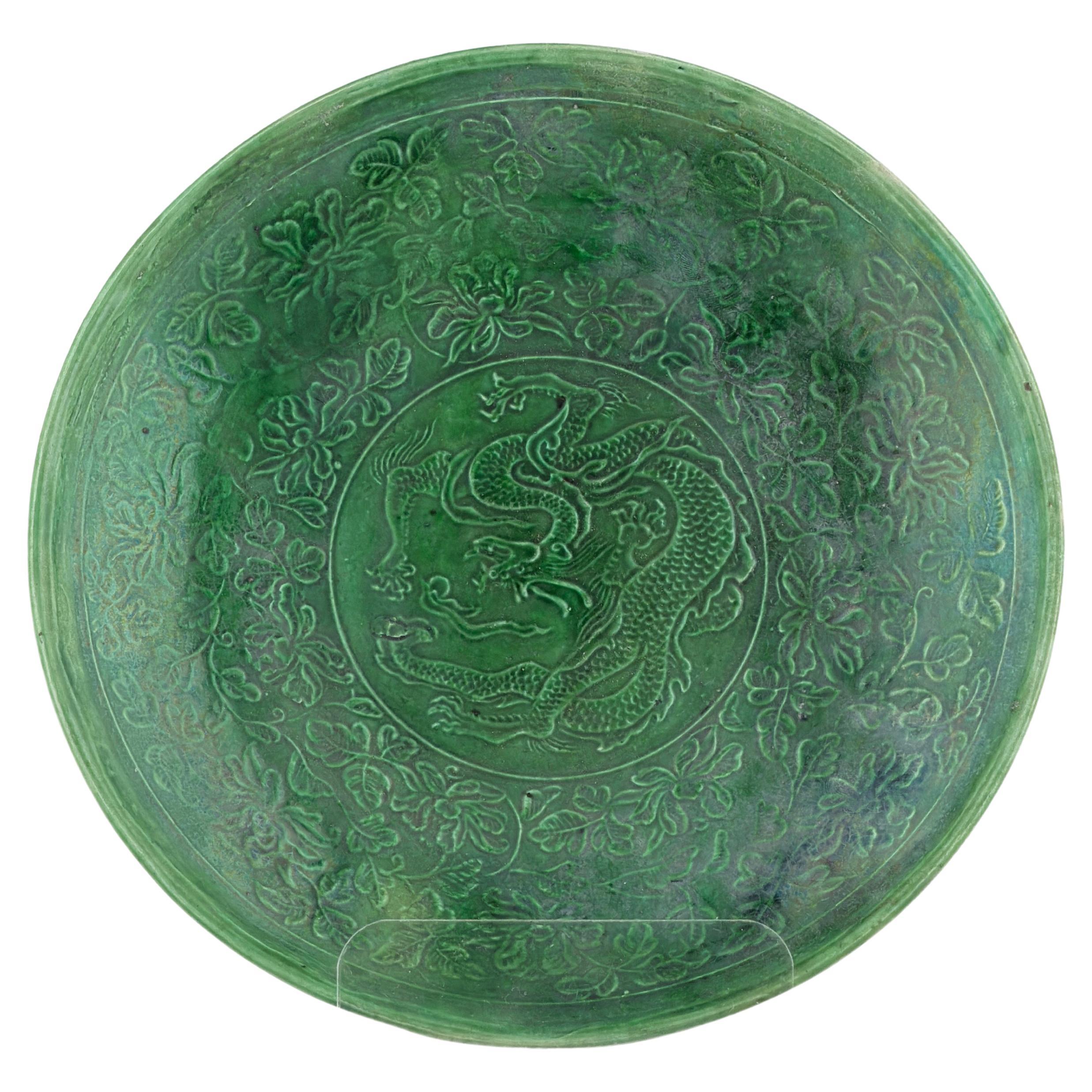Raro piatto con drago verde smaltato di Dingyao, dinastia Liao-Song