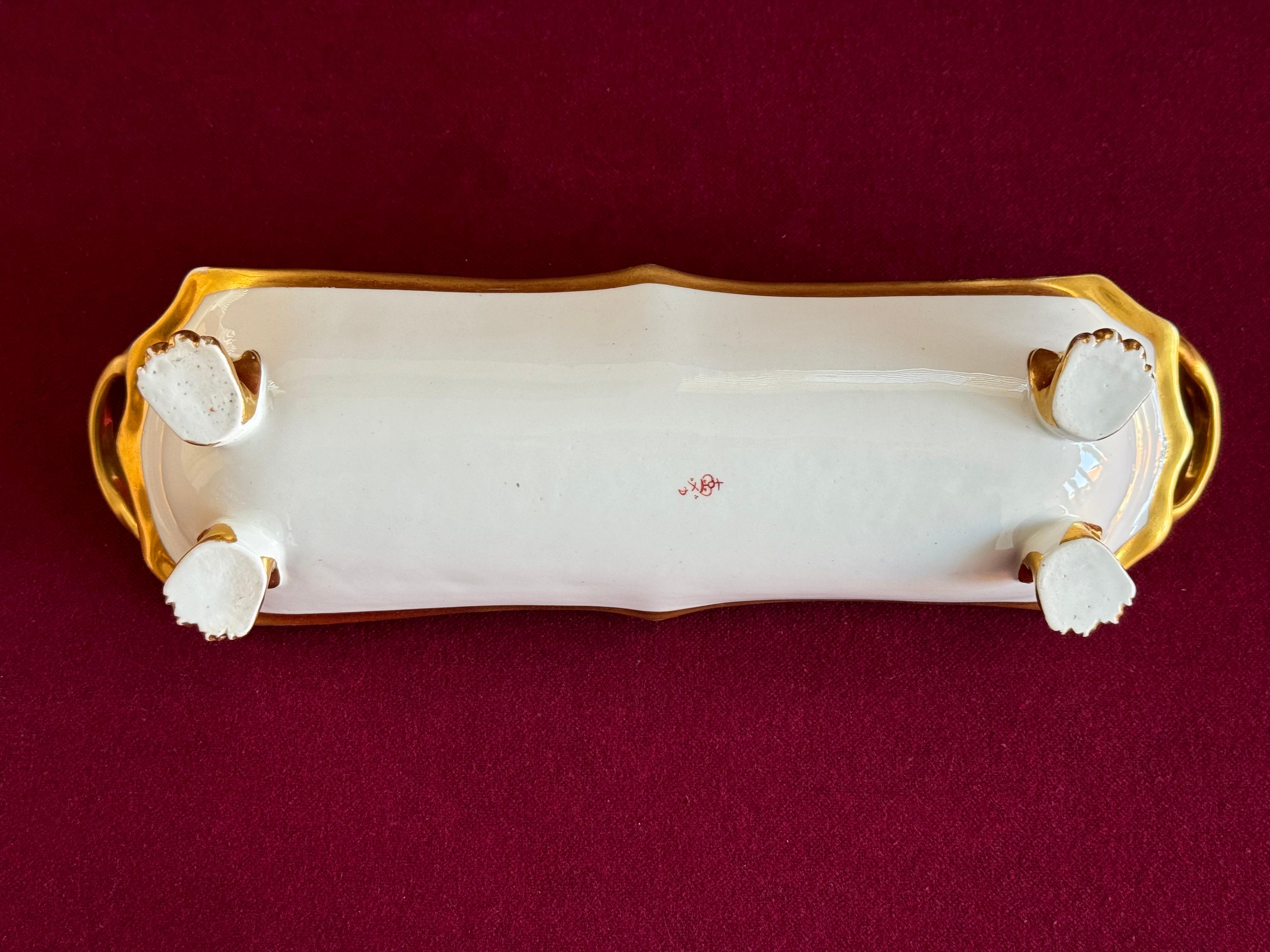 Dipinto a mano Un raro vassoio per penne in porcellana Derby del periodo Duesbury & Kean, 1810 ca. in vendita