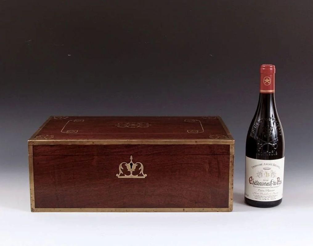 XIXe siècle Rare coffret à bijoux en bois de rose de l'empereur moghol Akbar Shah II, datant du début du C.C. en vente