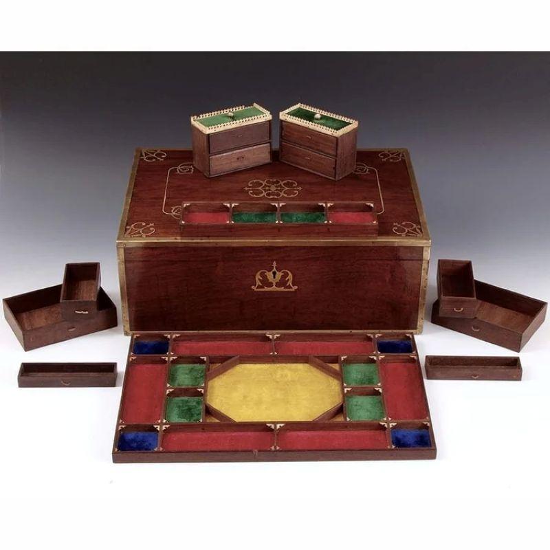 Rare coffret à bijoux en bois de rose de l'empereur moghol Akbar Shah II, datant du début du C.C. en vente 1