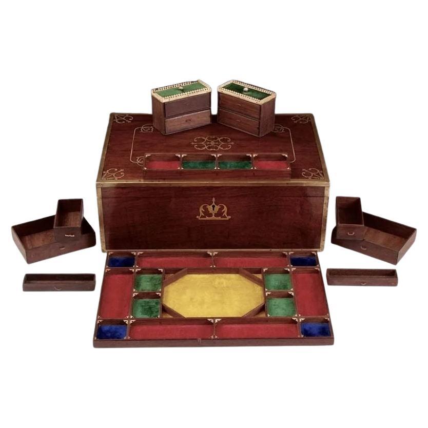Rare coffret à bijoux en bois de rose de l
empereur moghol Akbar Shah II, datant du début du C.C. en vente