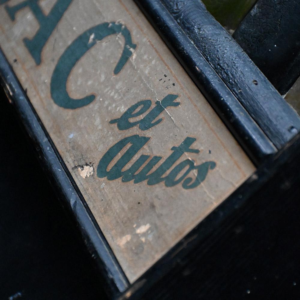 A rare early 20th century paint advertising display unit For Sale 7