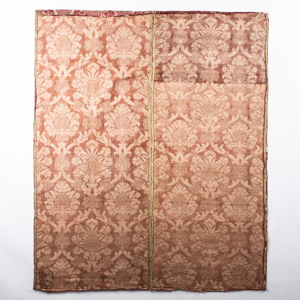 A Rare Early Brocatelle Linen & Silk hanging - Italy or Spain Late 16th century For Sale 6